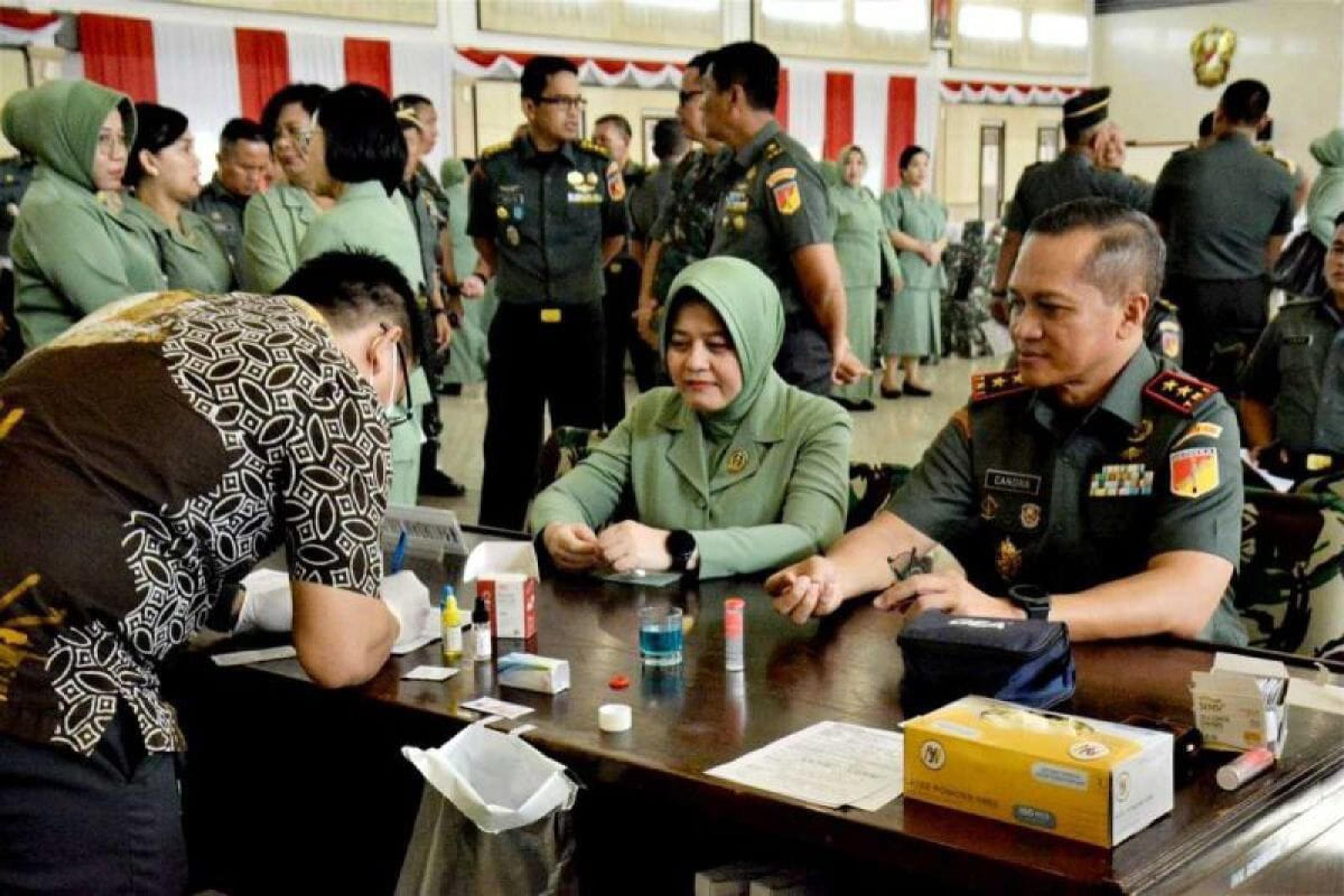 Pangdam Ikut Donor Darah Peringati HUT Ke-66 Kodam XIII/Merdeka