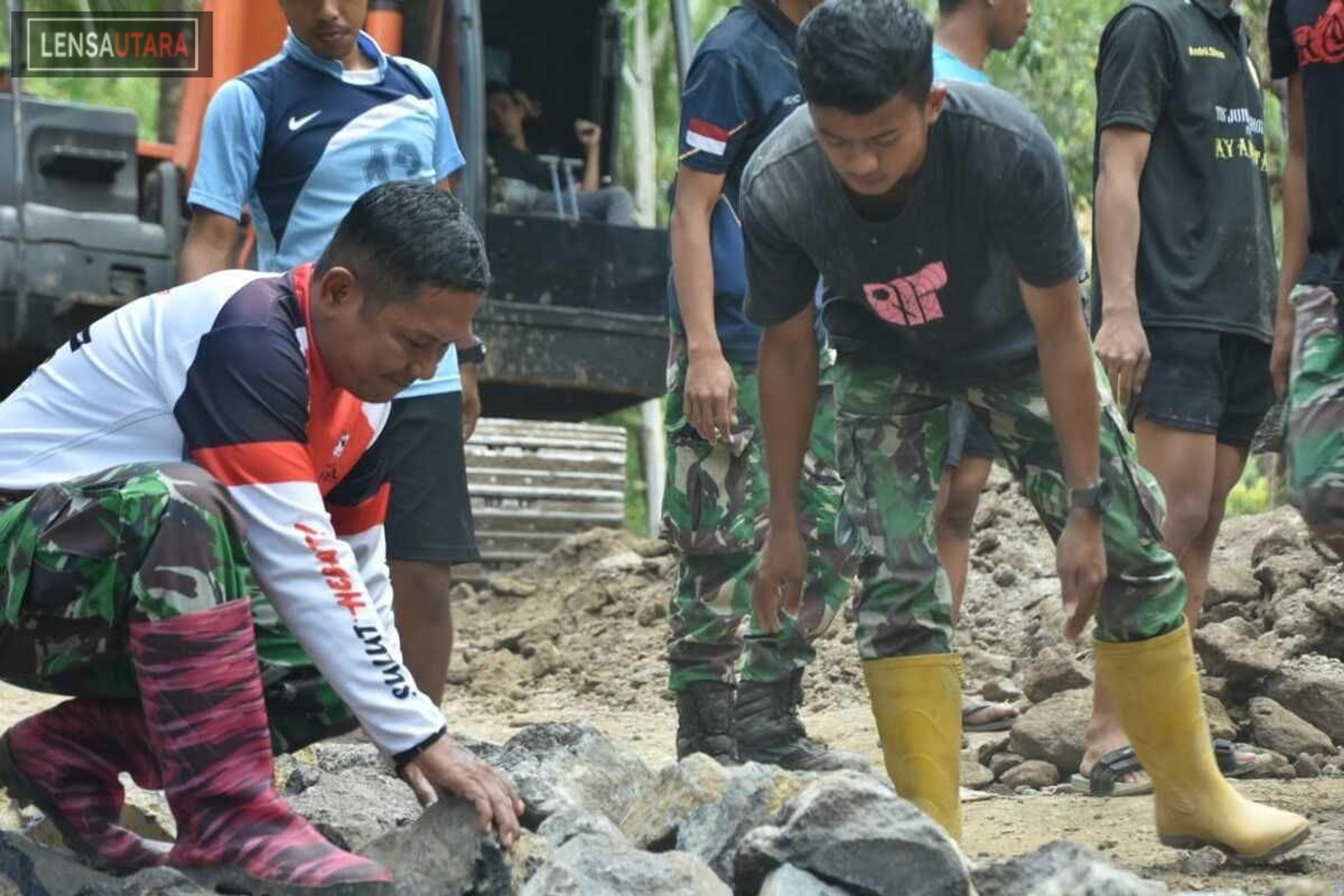 Satgas TMMD Kodim 1302/Minahasa Lakukan Pengerasan Jalan Desa di Kakas