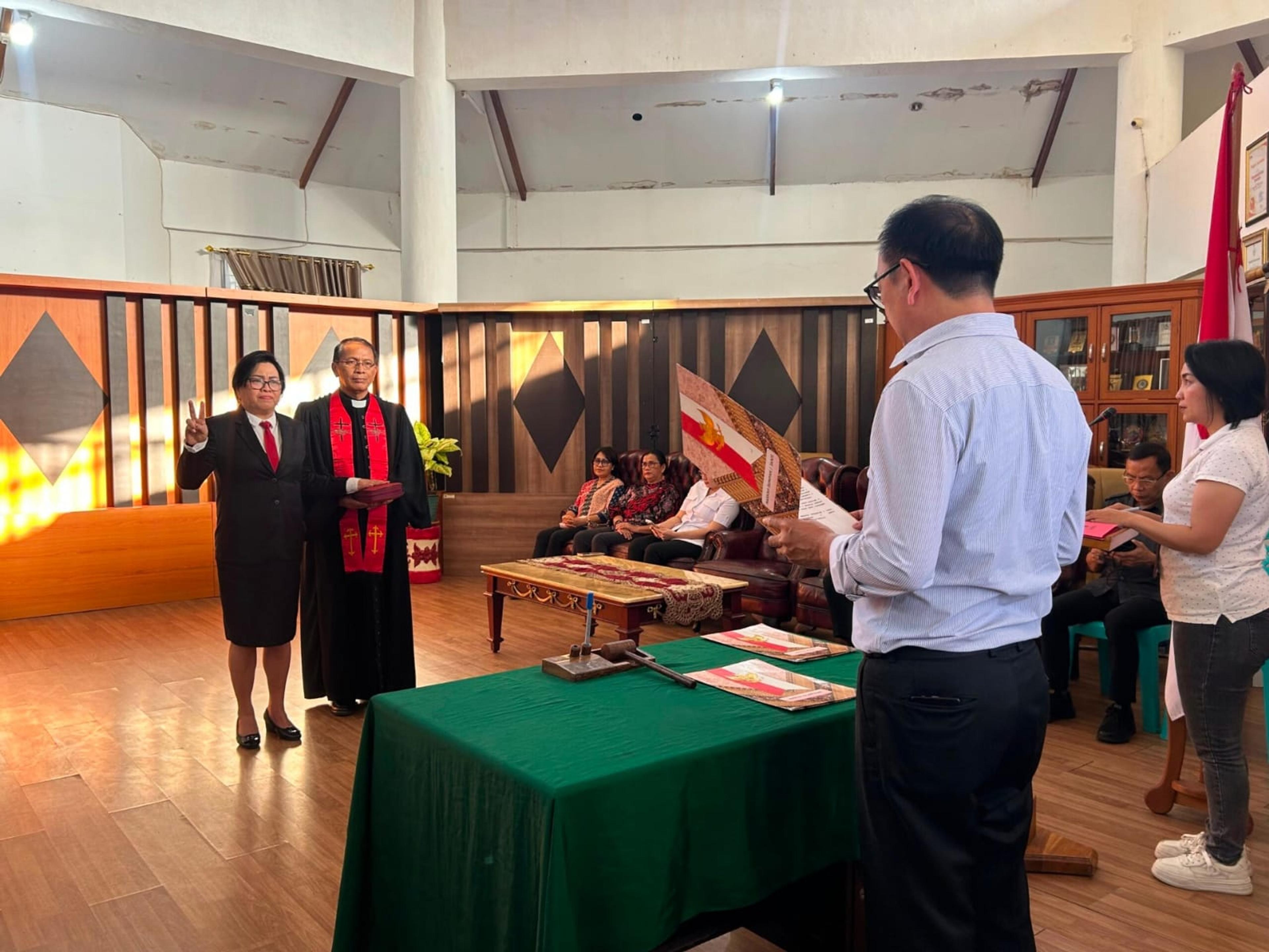 Wiesje Oroh Jabat Kepala Dinas P3A Tomohon, Caroll: Semoga Amanah Dilaksanakan Penuh Tanggung Jawab