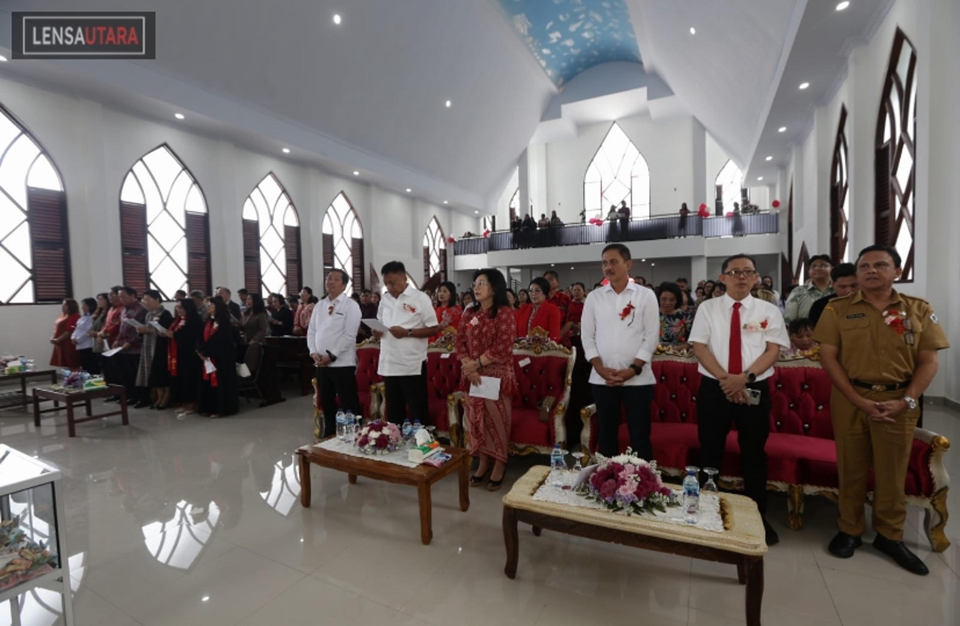 Sekdakot Edwin Roring Hadiri Peresmian Jemaat GMIM Rut Woloan Satu