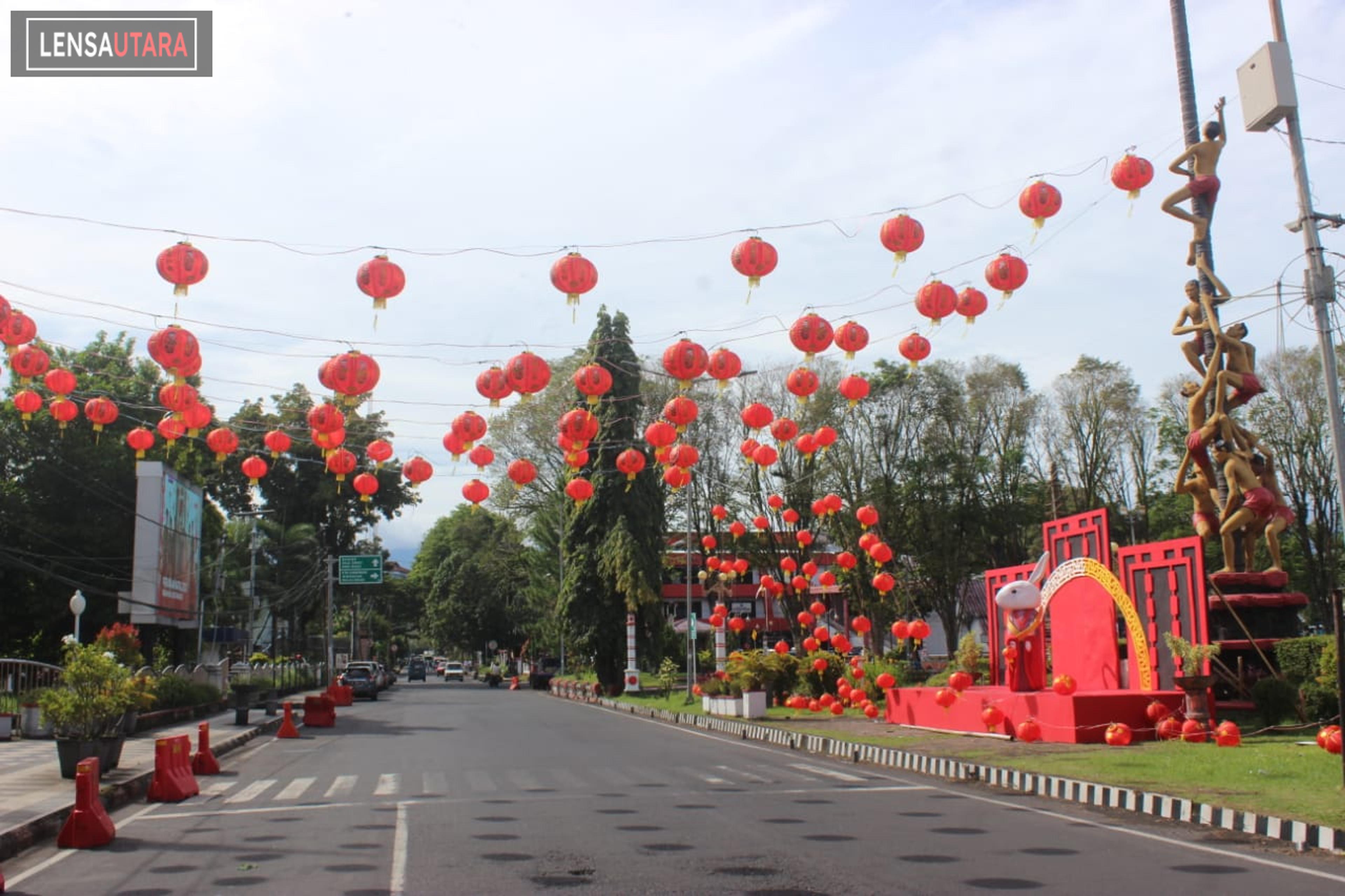 Memasuki Tahun Baru Imlek Ke – 2574, Ornamen Imlek Hiasi Kantor Walikota Manado