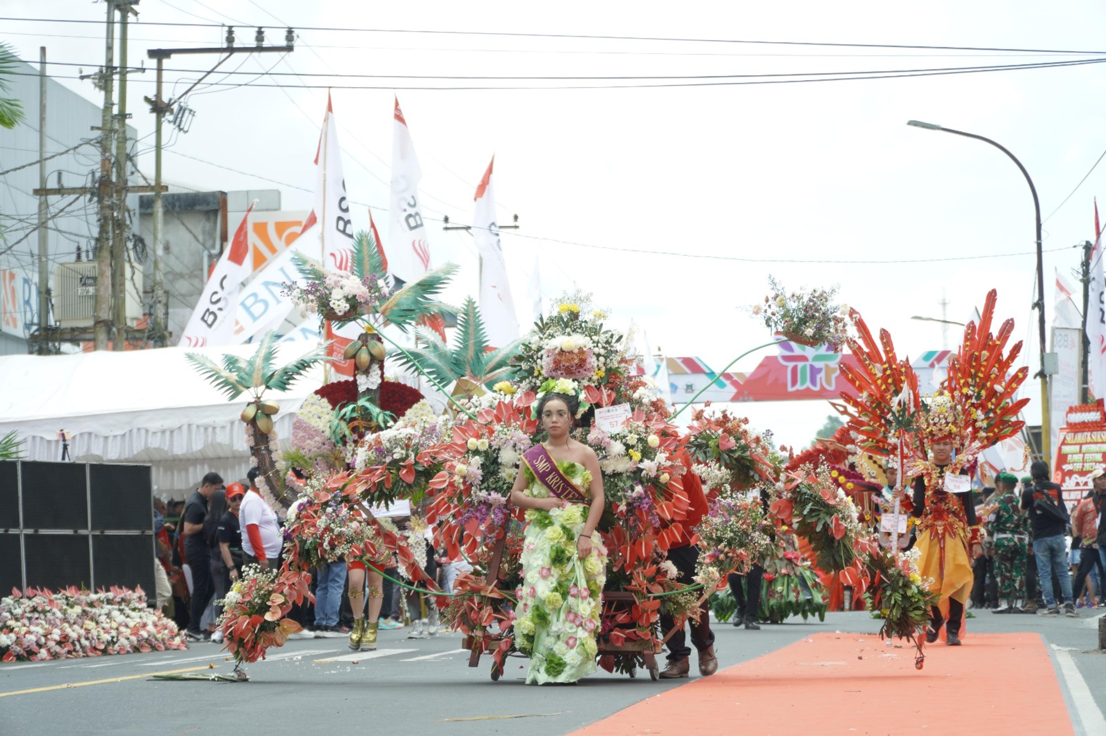 Mayla Debiyanto Raih Grand Champion Lomba Tomohon Fashion 2023