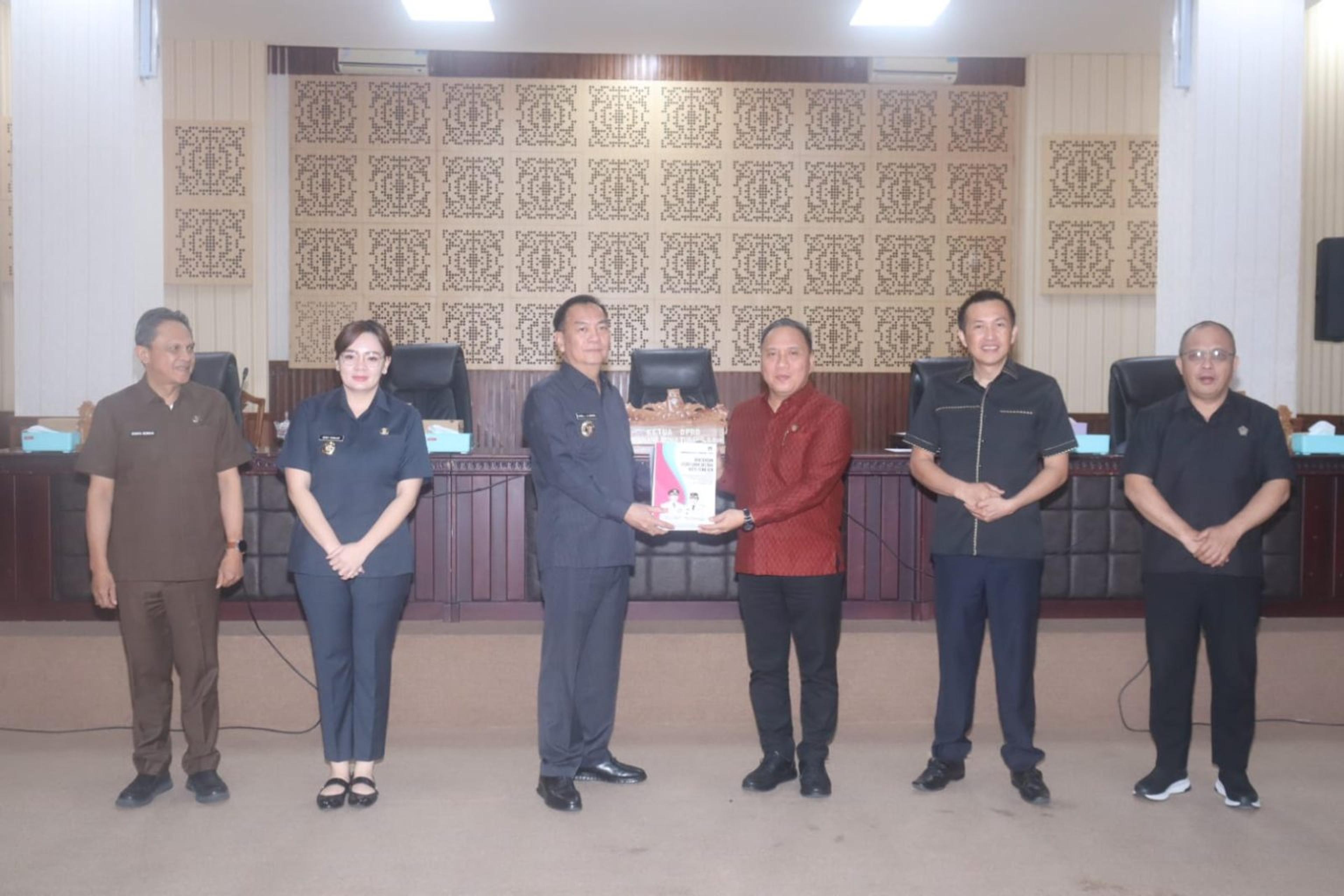 Rapat Paripurna DPRD Bahas Pertanggungjawaban APBD Kota Tomohon Tahun 2025