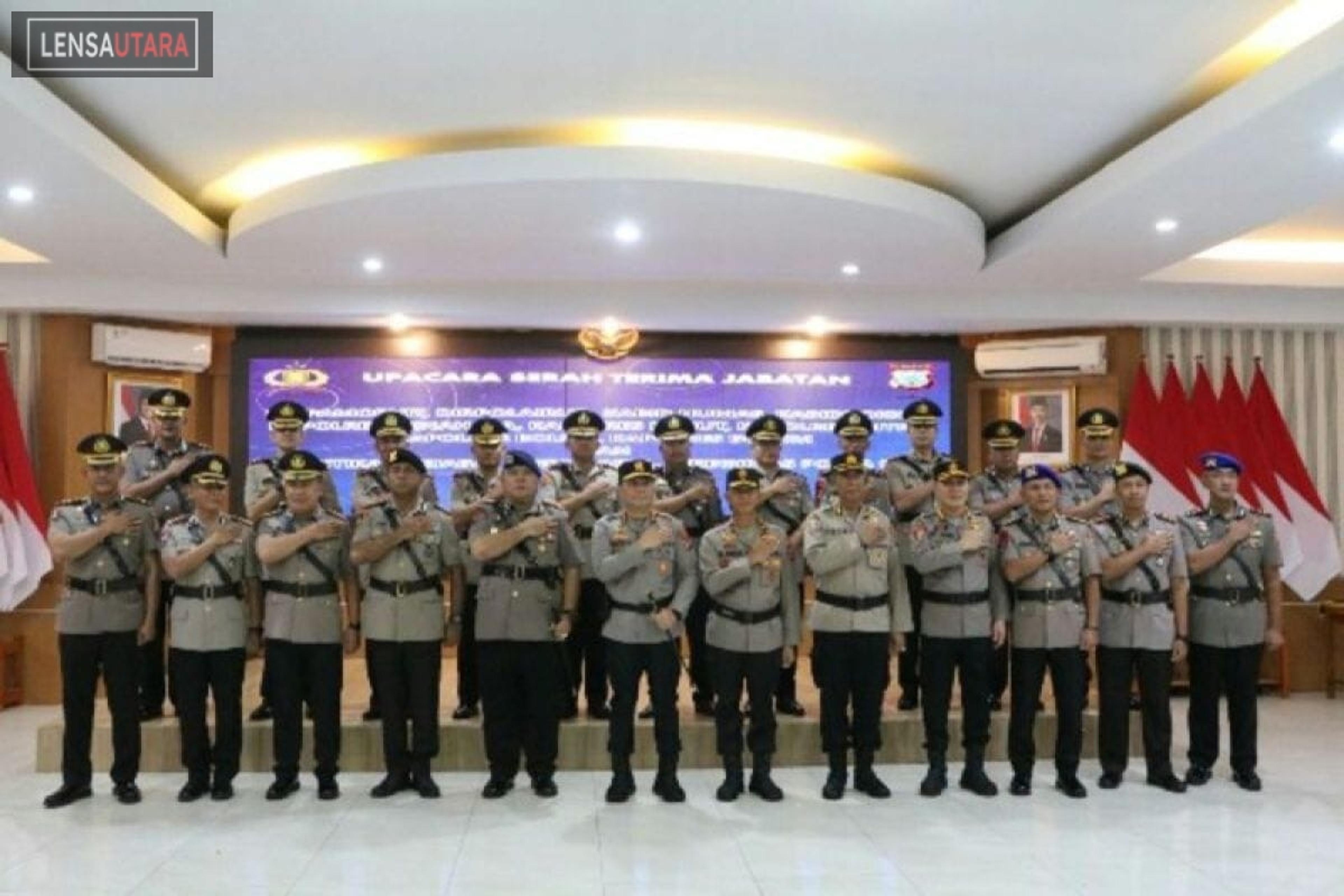 Enam Pejabat Utama dan Lima Kapolres Disertijab Kapolda Sulut