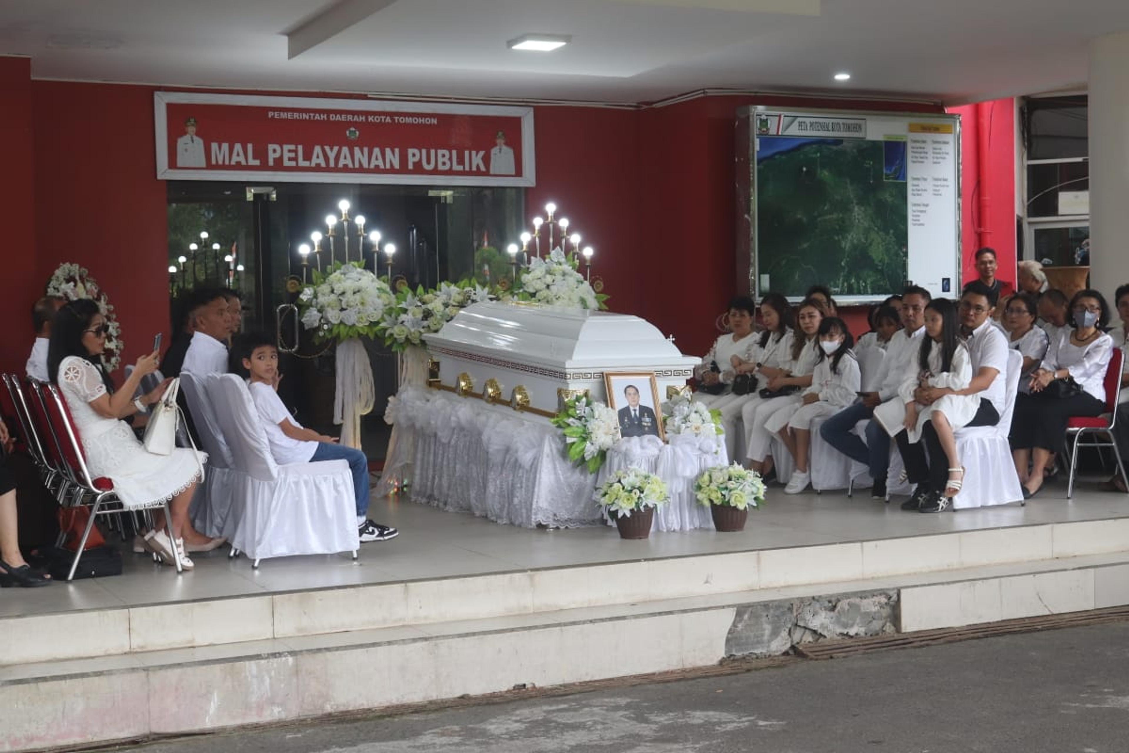 Pemkot Tomohon Gelar Upacara Persemayaman Mantan Sekot Mambu
