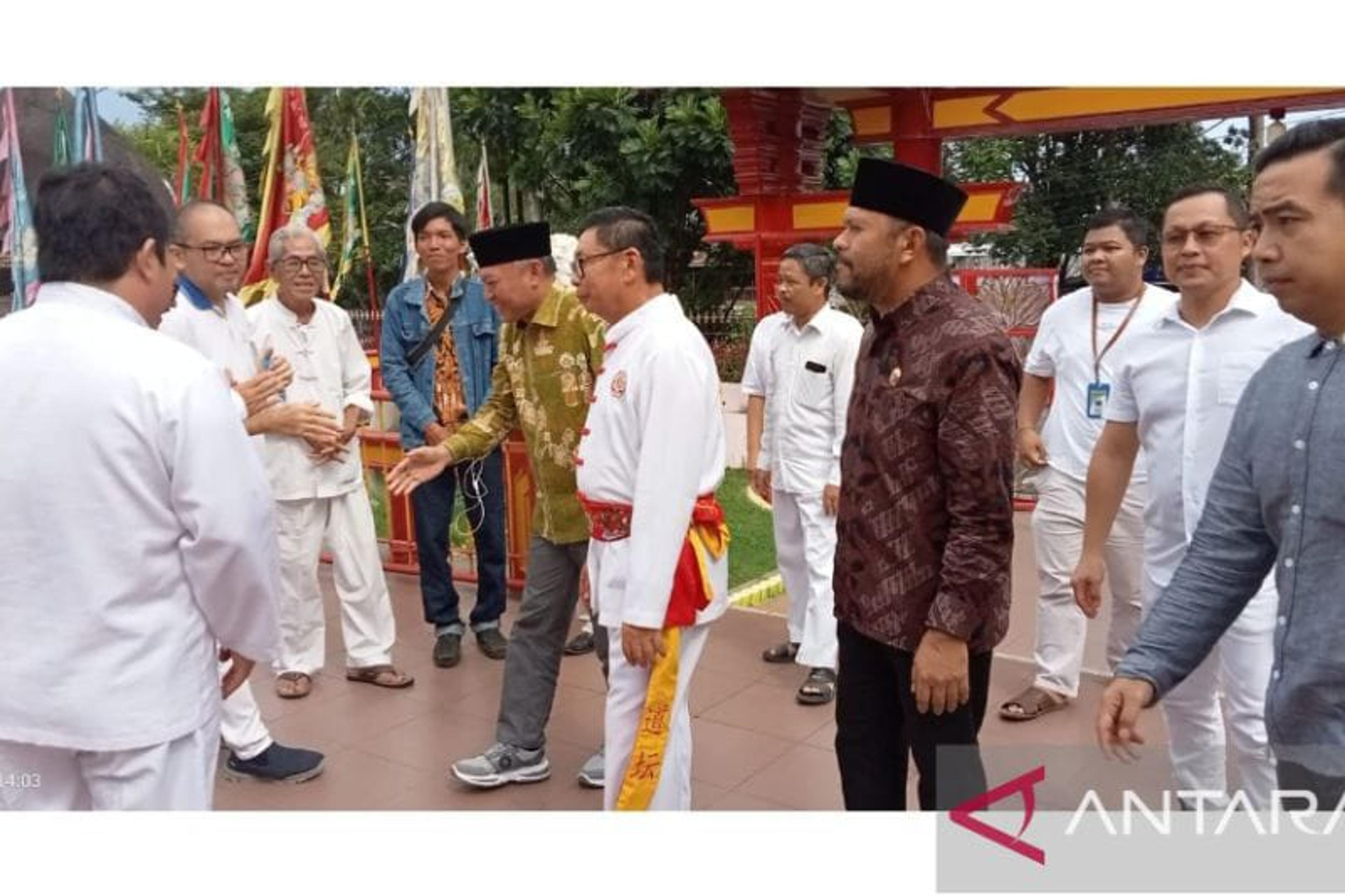 Kemenag Serahkan Bantuan Operasional Rumah Ibadah Buddha di Bitung