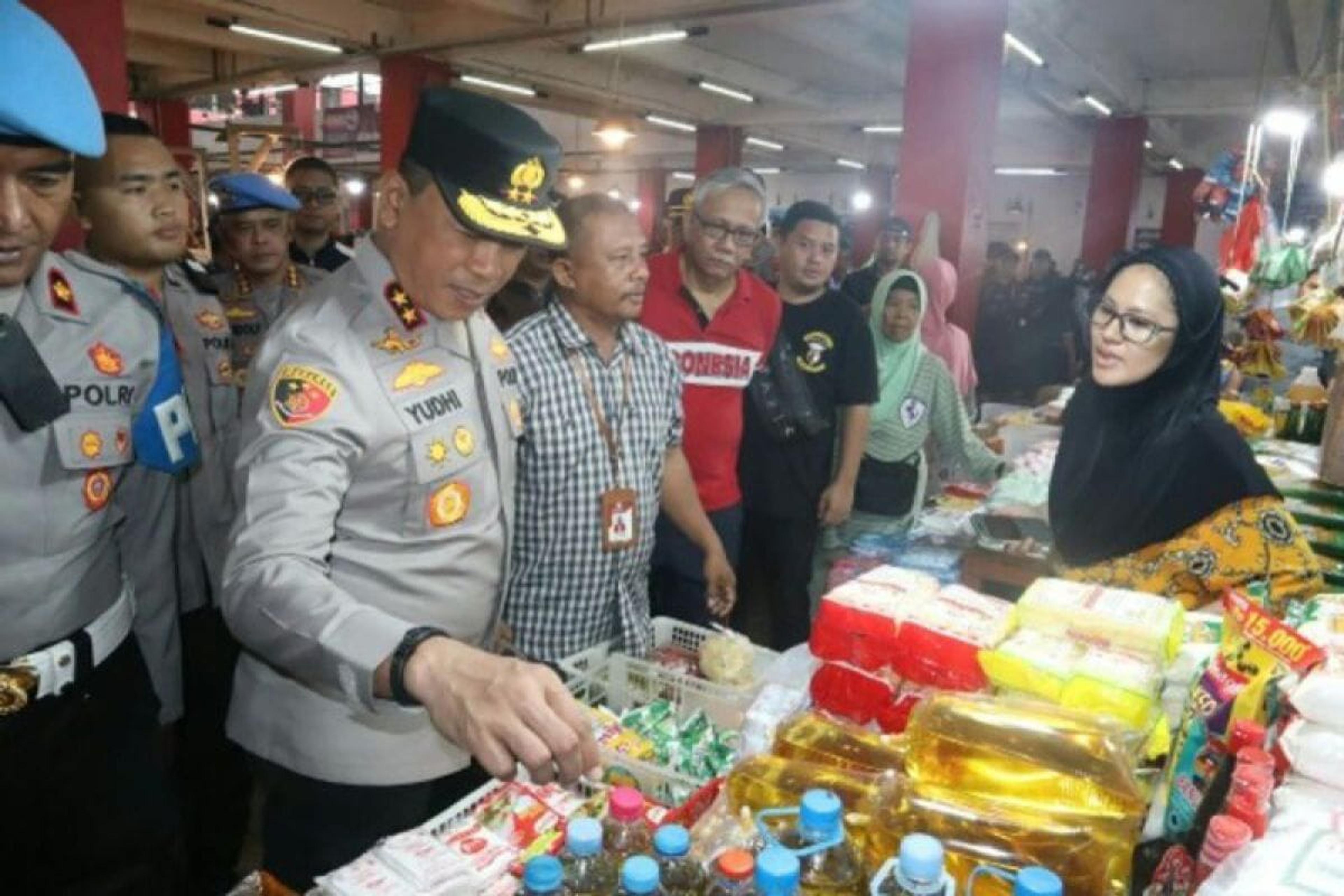 Kapolda dan Satgas Pangan Sulut Cek Harga di Pasar Bersehati