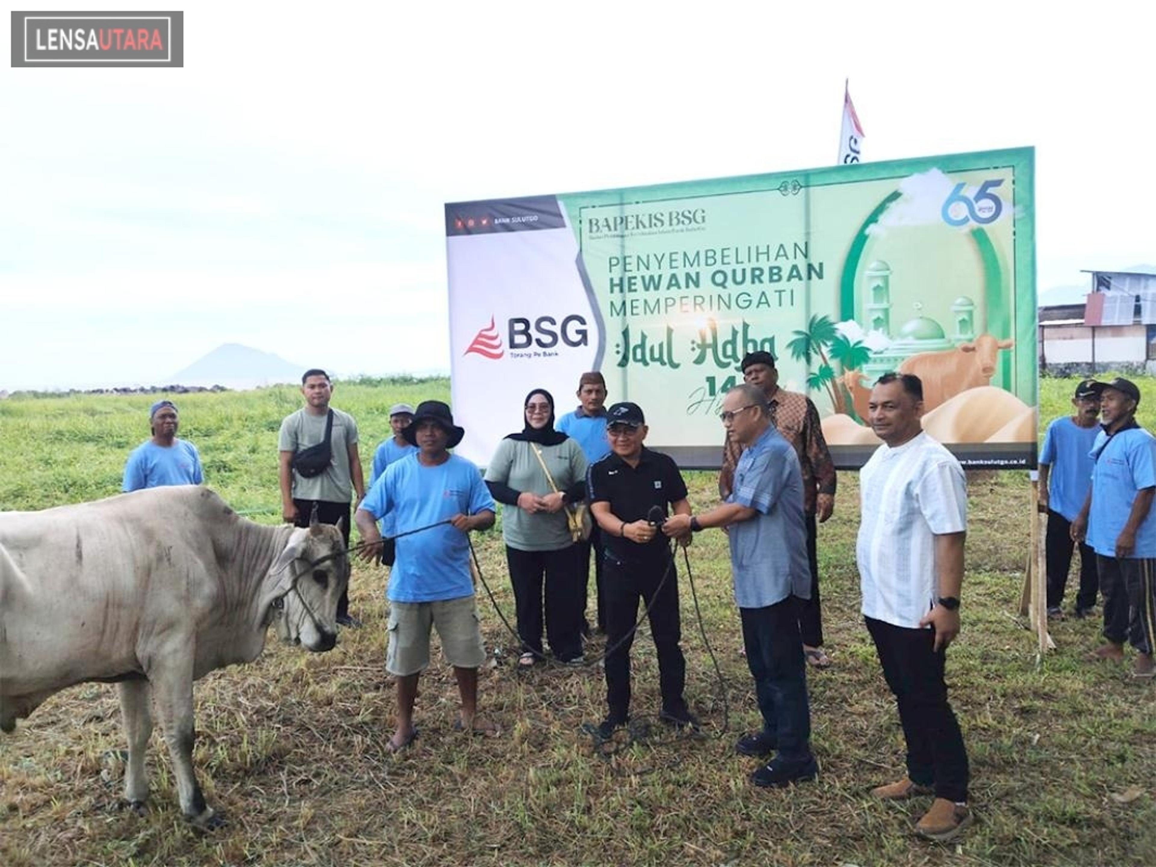 Bank SulutGo Salurkan 19 Ekor Sapi Kurban di Hari Raya Idul Adha 2026