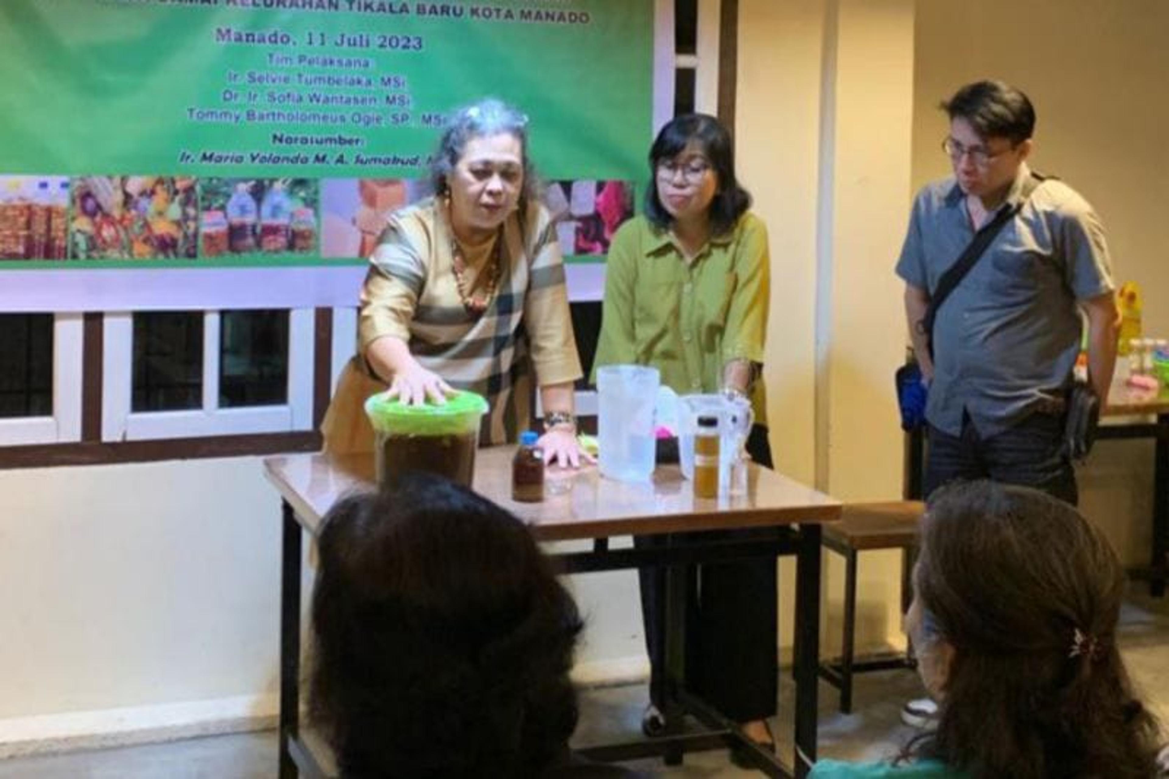 LPPM Unsrat Manado Latih Pembuatan Produk Sabun Batang Bagi Kelompok Gereja
