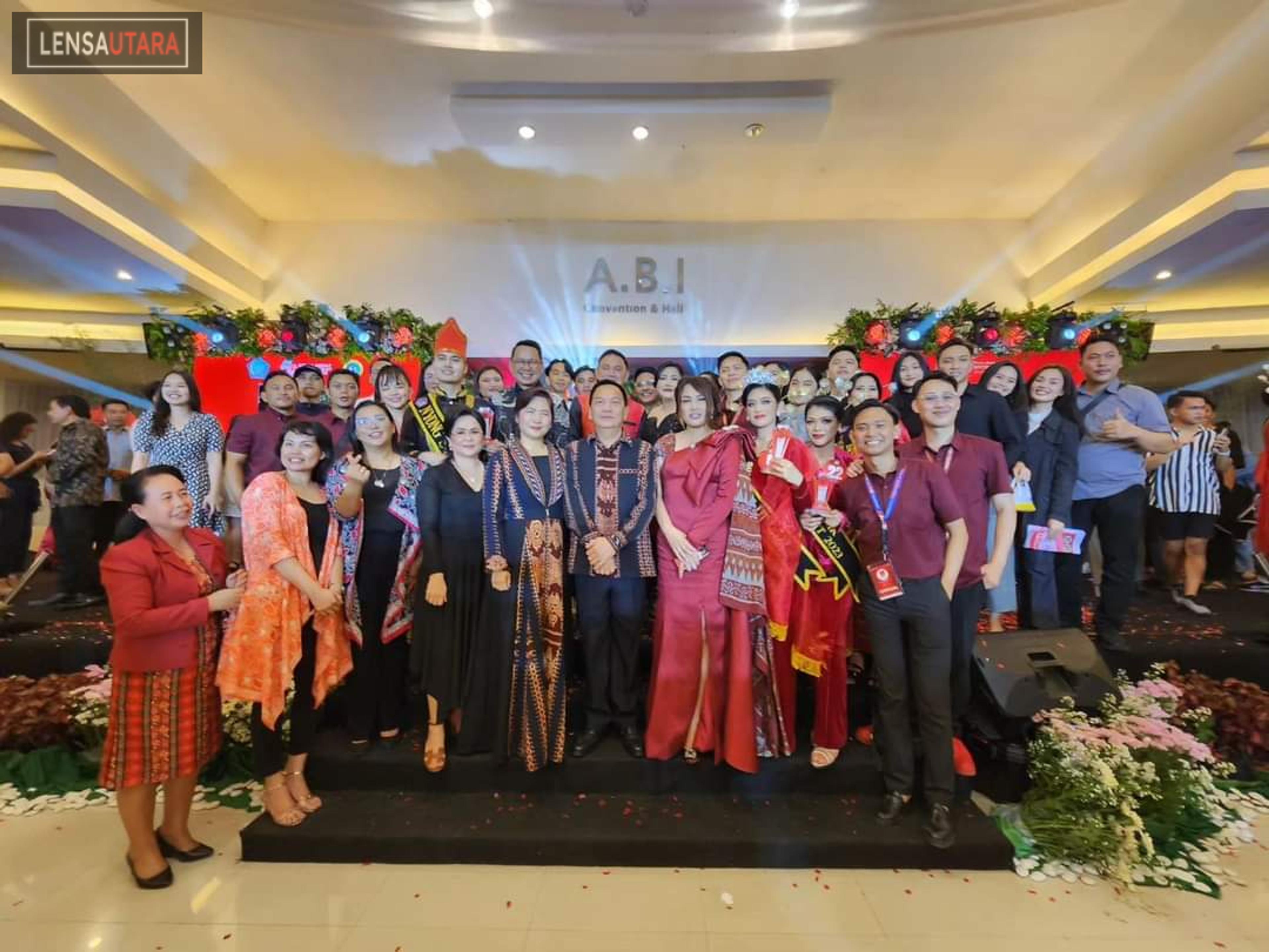 Hebat, Utusan Tomohon Kawinkan Gelar Nyong dan Noni Sulut 2023