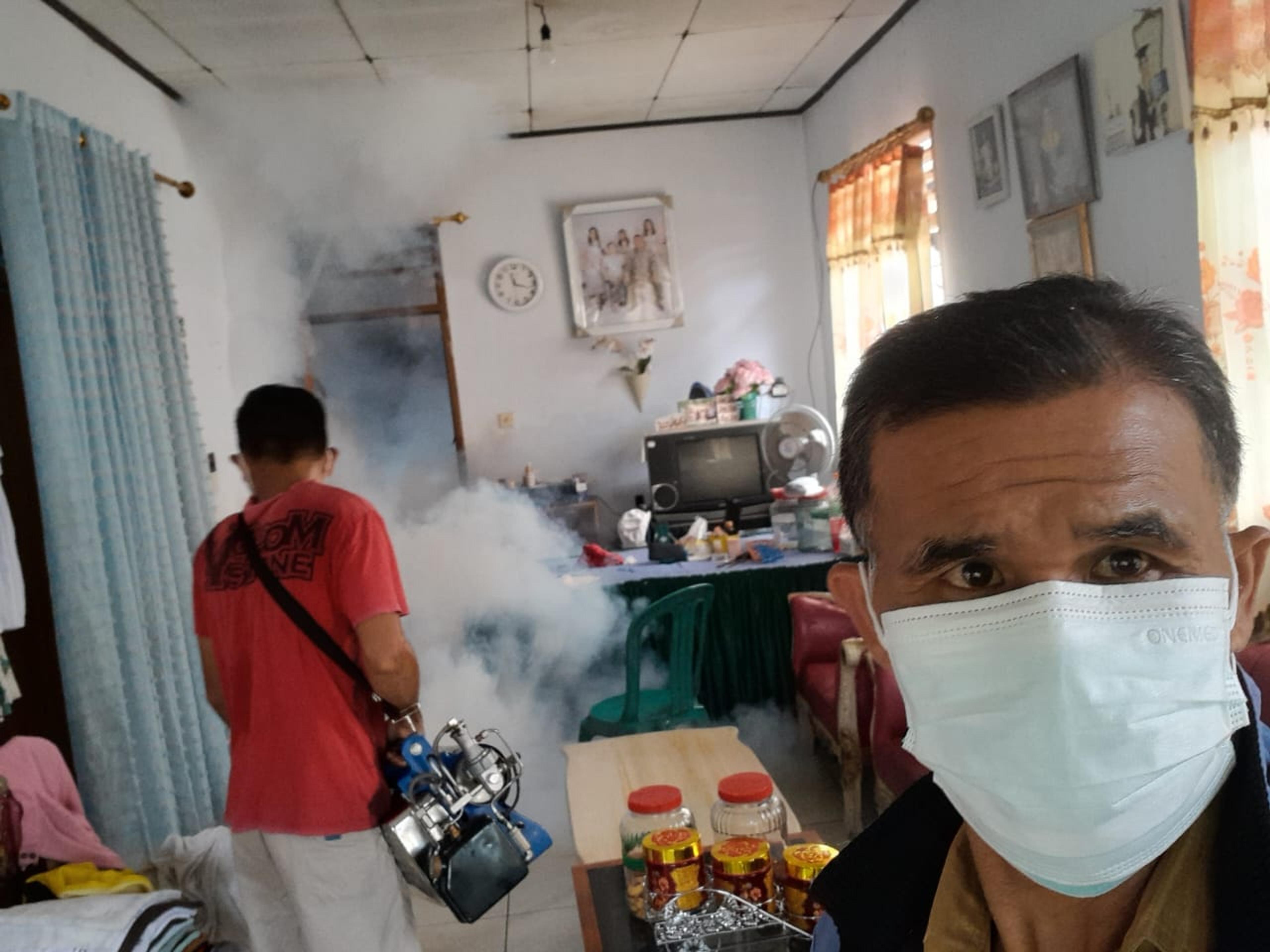 Antisipasi Demam Berdarah, Tim Kesling Puskesmas Tara-Tara Lakukan Foging