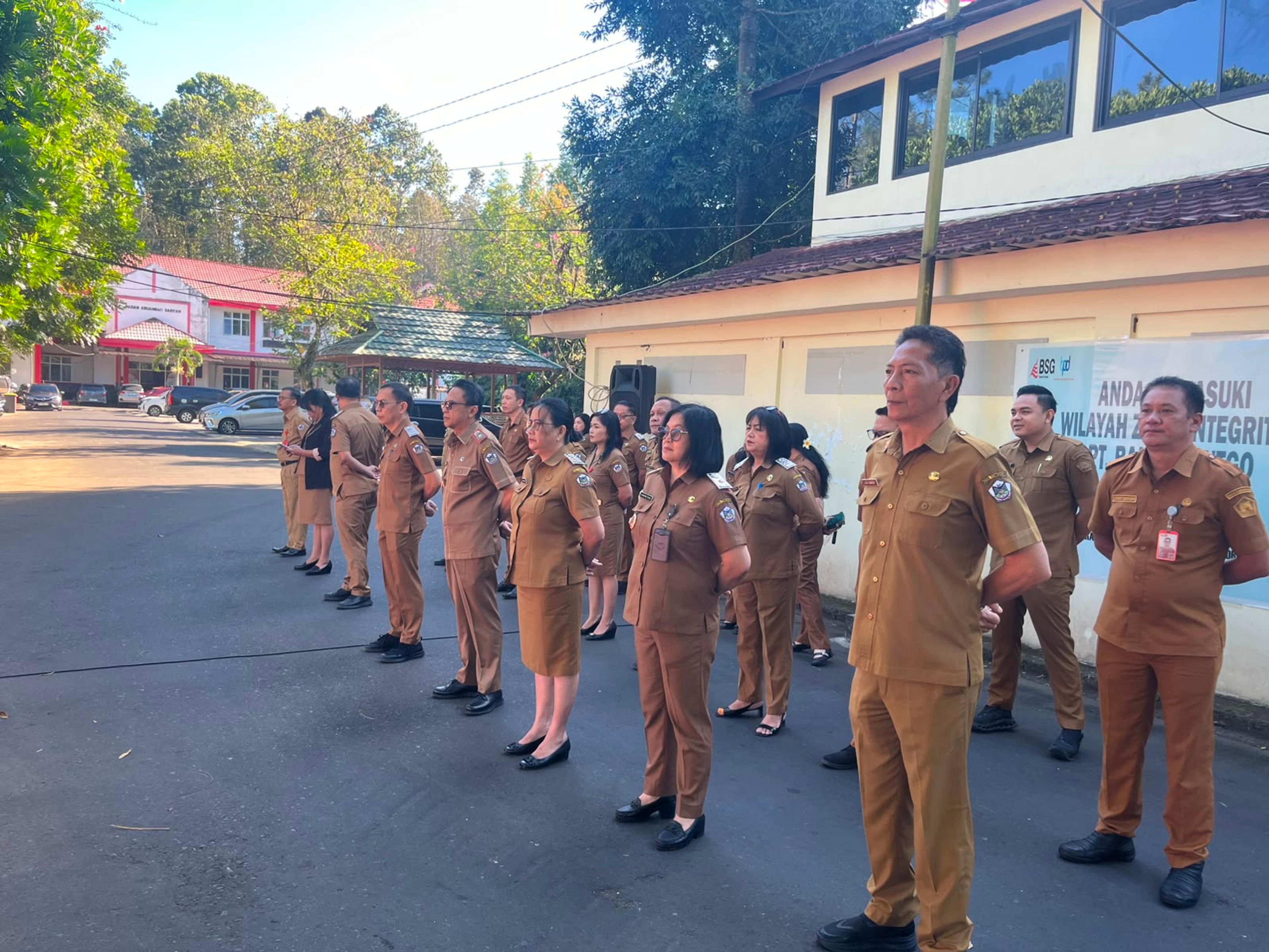 Kadis Koperarasi dan UMKM Pimpin Apel Kerja, Wali Kota Tomohon Ingatkan Peran ASN Sambut TIFF dan HUT Kemerdekaan RI 2026