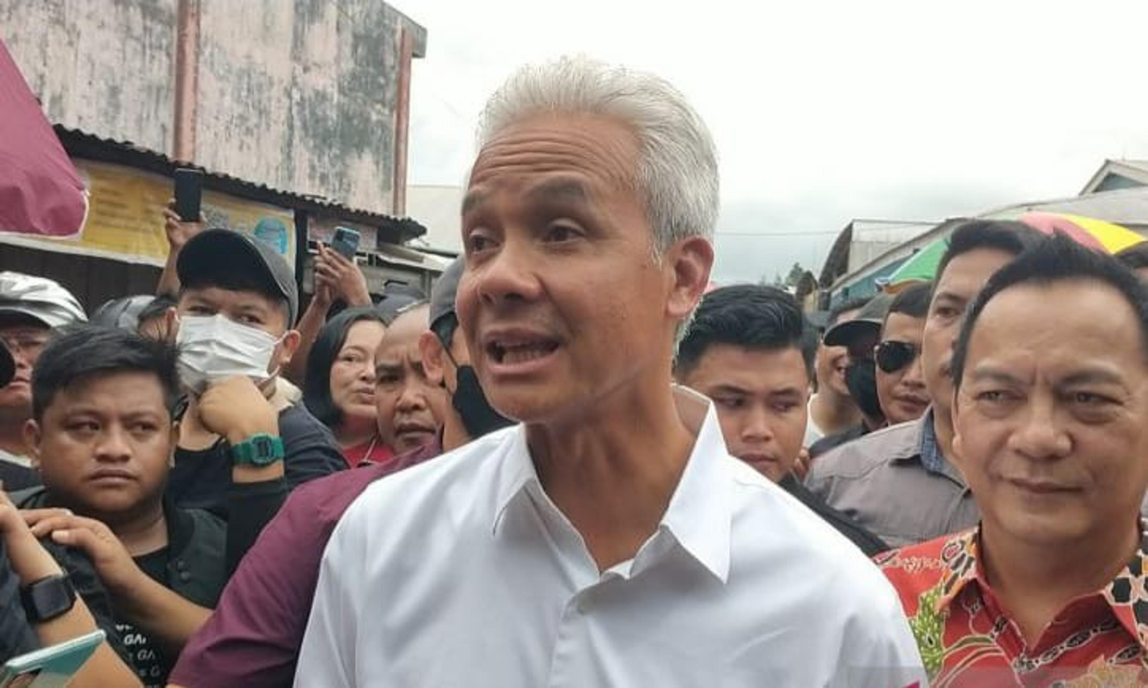 Ganjar Pranowo Kunjungi Pasar Tomohon Didampingi Walikota Senduk