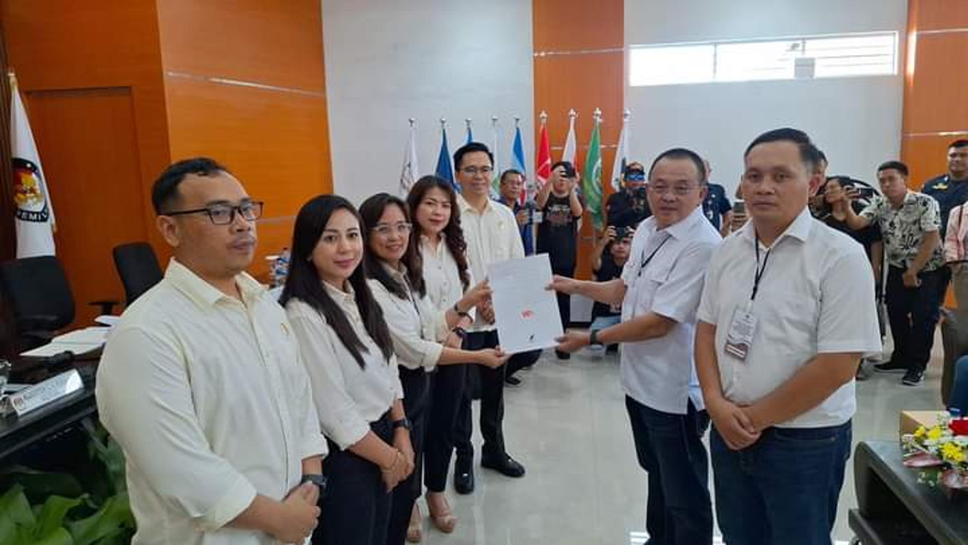 Lewat Jalur Independent, WL-MM Mendaftar di KPU Tomohon