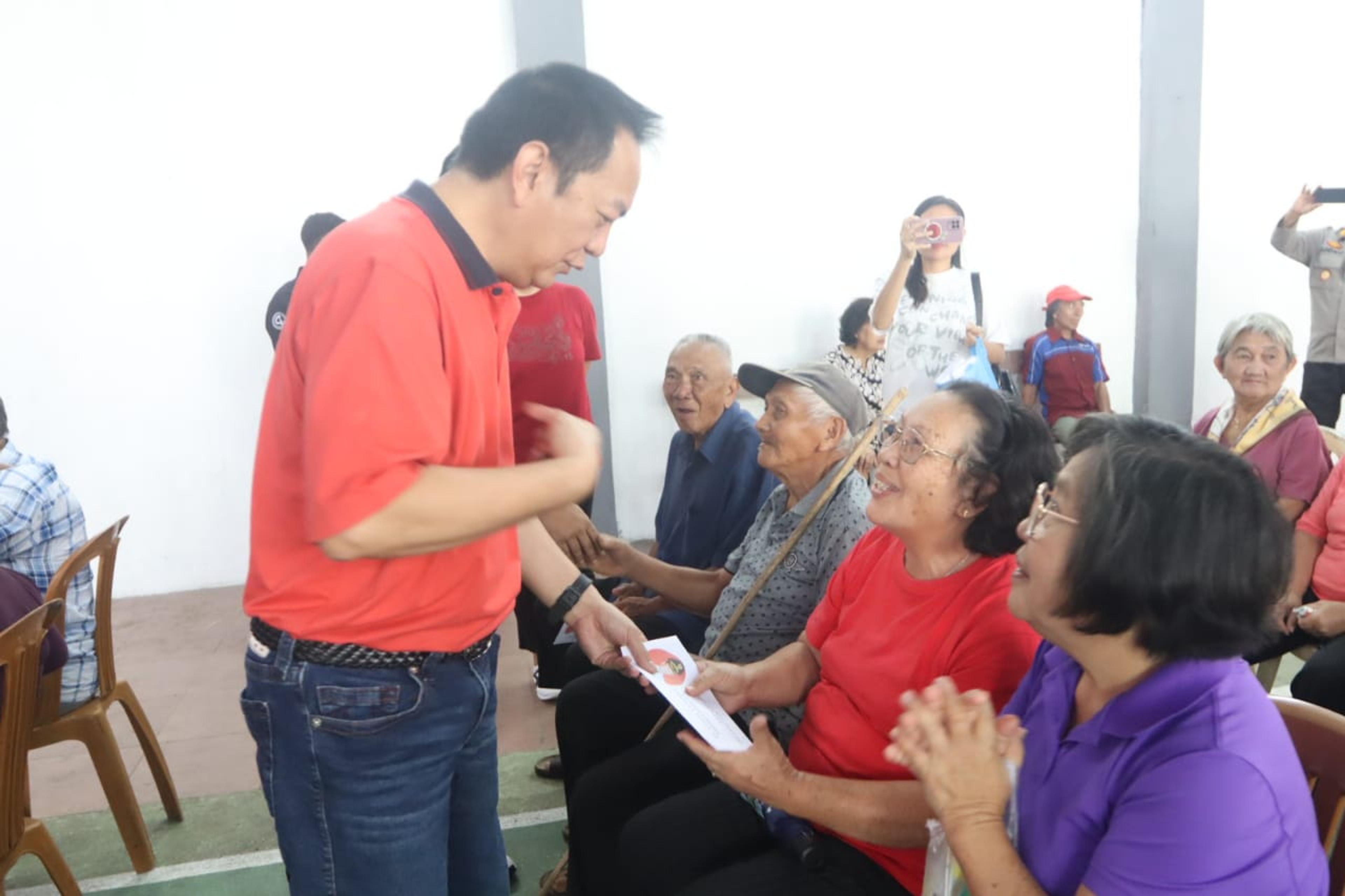 Pemkot Tomohon Salurkan Insentif Lansia Periode Januari-Februari 2024