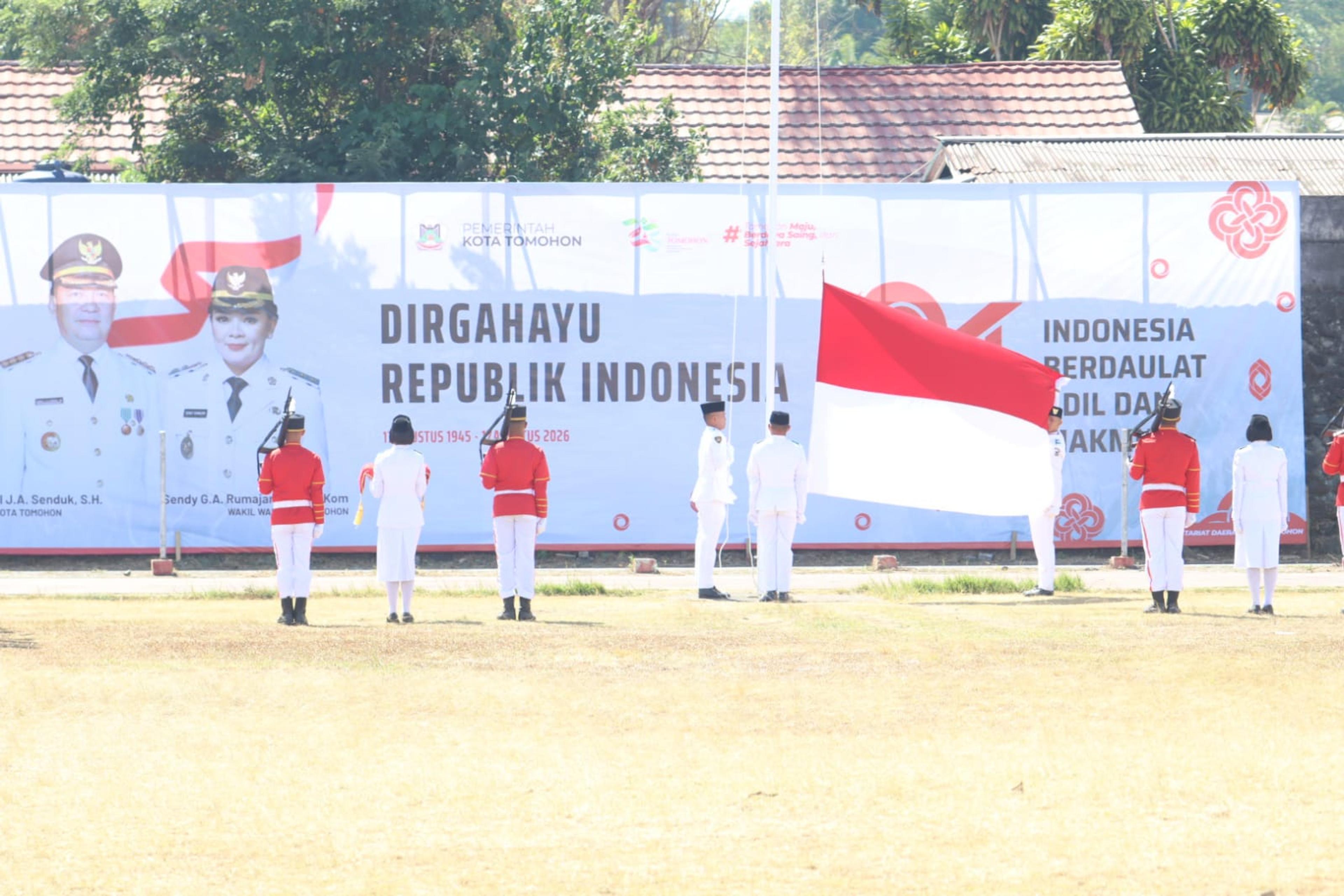 Upacara Pengibaran Bendera Merah Putih dalam rangka memperingati Hari Ulang Tahun ke-81 Kemerdekaan Republik Indonesia dilaksanakan Pemerintah Kota Tomohon di Stadion Babe Palar. (Ist)