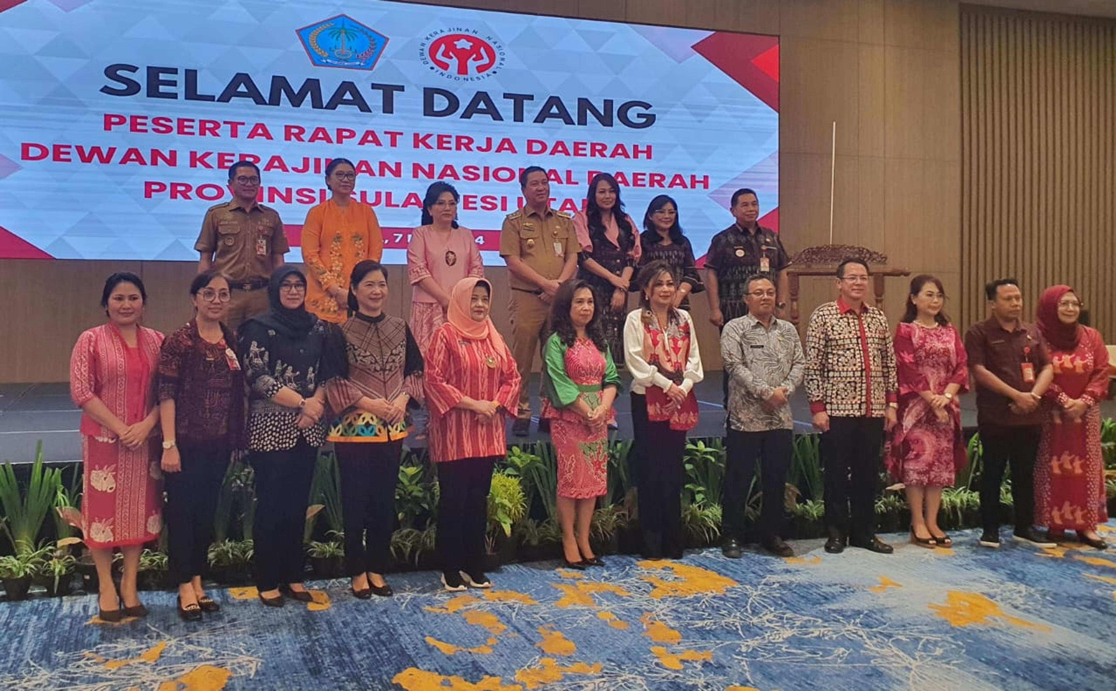 drg. Jeand arc Senduk Karundeng di Rakerda Dekranasda Sulut: Tomohon Fokus Kerajinan Batik dan Bambu