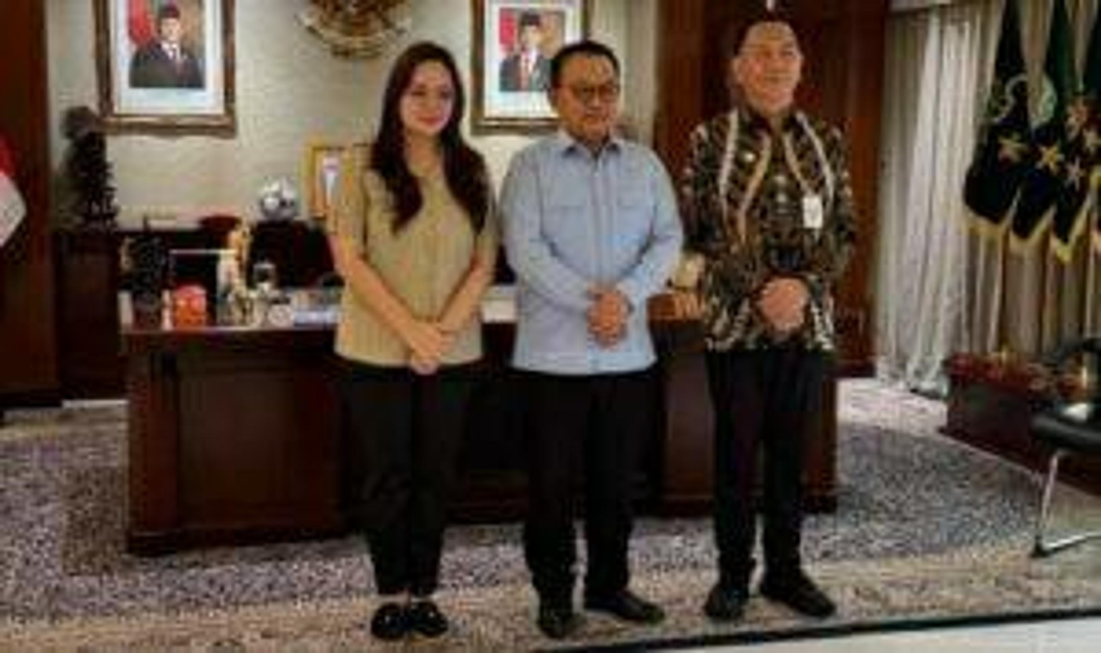 Kepala Kantor Staf Presiden Jenderal TNI (Purn.) Prof. Dr. Dudung Abdurachman saat menerima Wali Kota Caroll Senduk dan Wakil Wali Kota Sendy Rumajar bersama Ketua Panitia TIFF Levita Supit dan rombongan. (Ist)