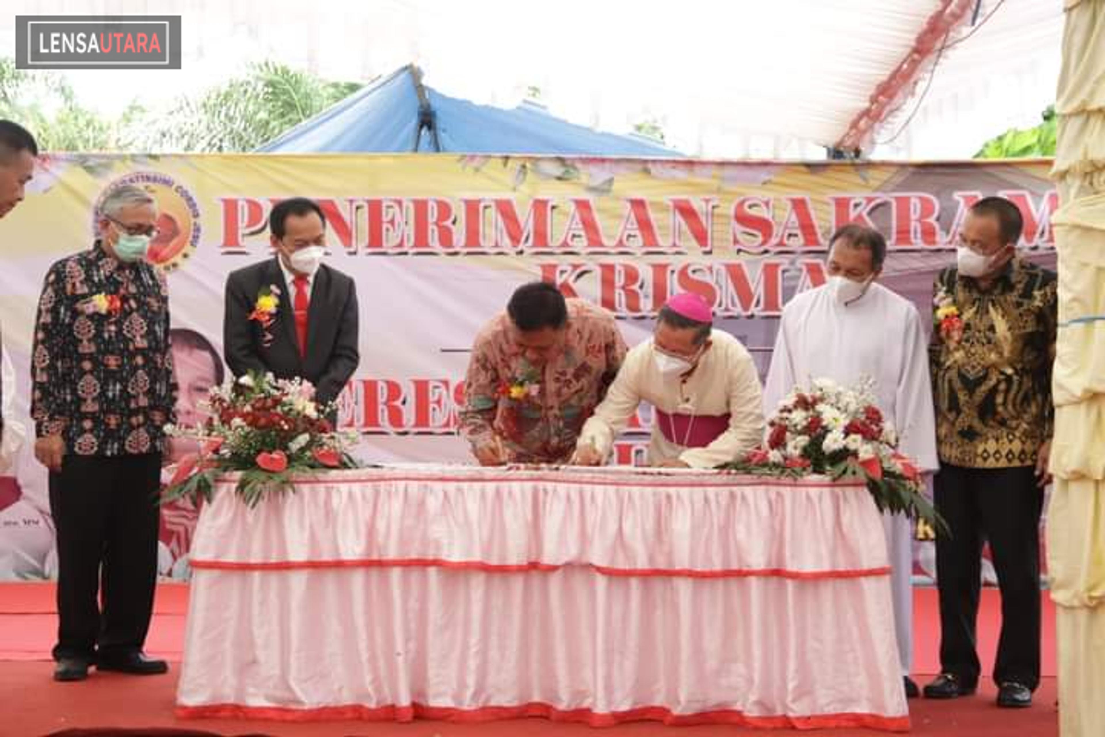 Gereja Katolik Trinitas Paslaten Tomohon Diresmikan Gubernur Sulut