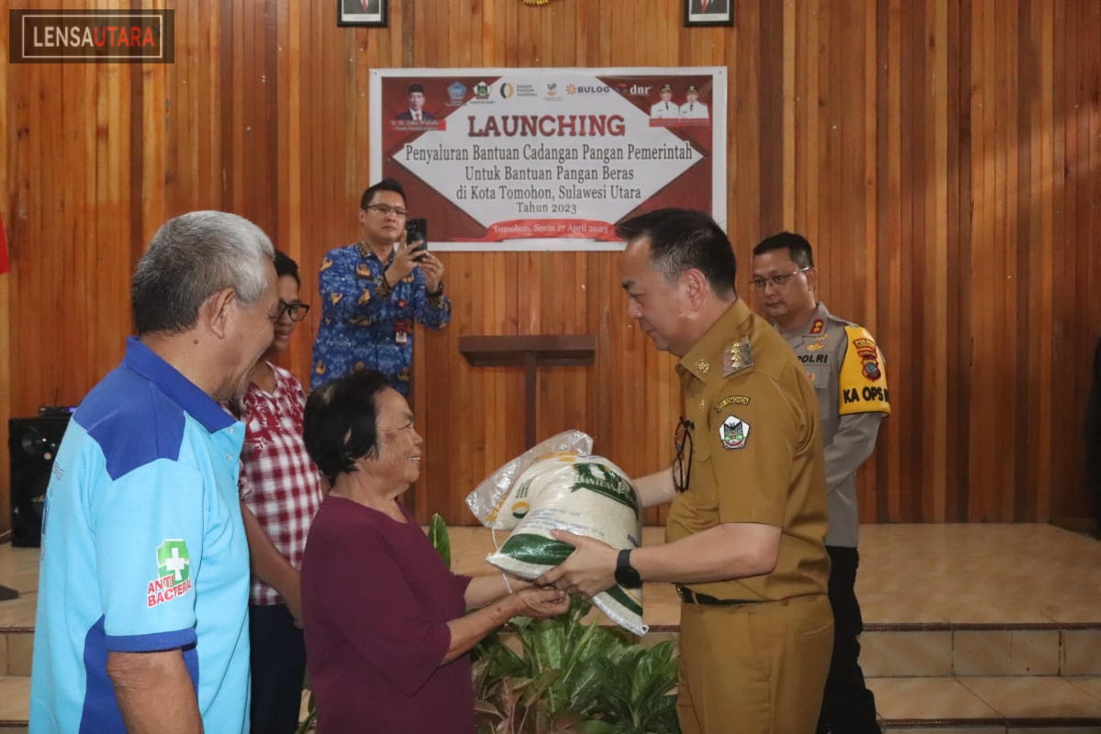 BULOG Kerja Sama Pemkot Tomohon, Caroll Launching Bantuan Pangan Beras