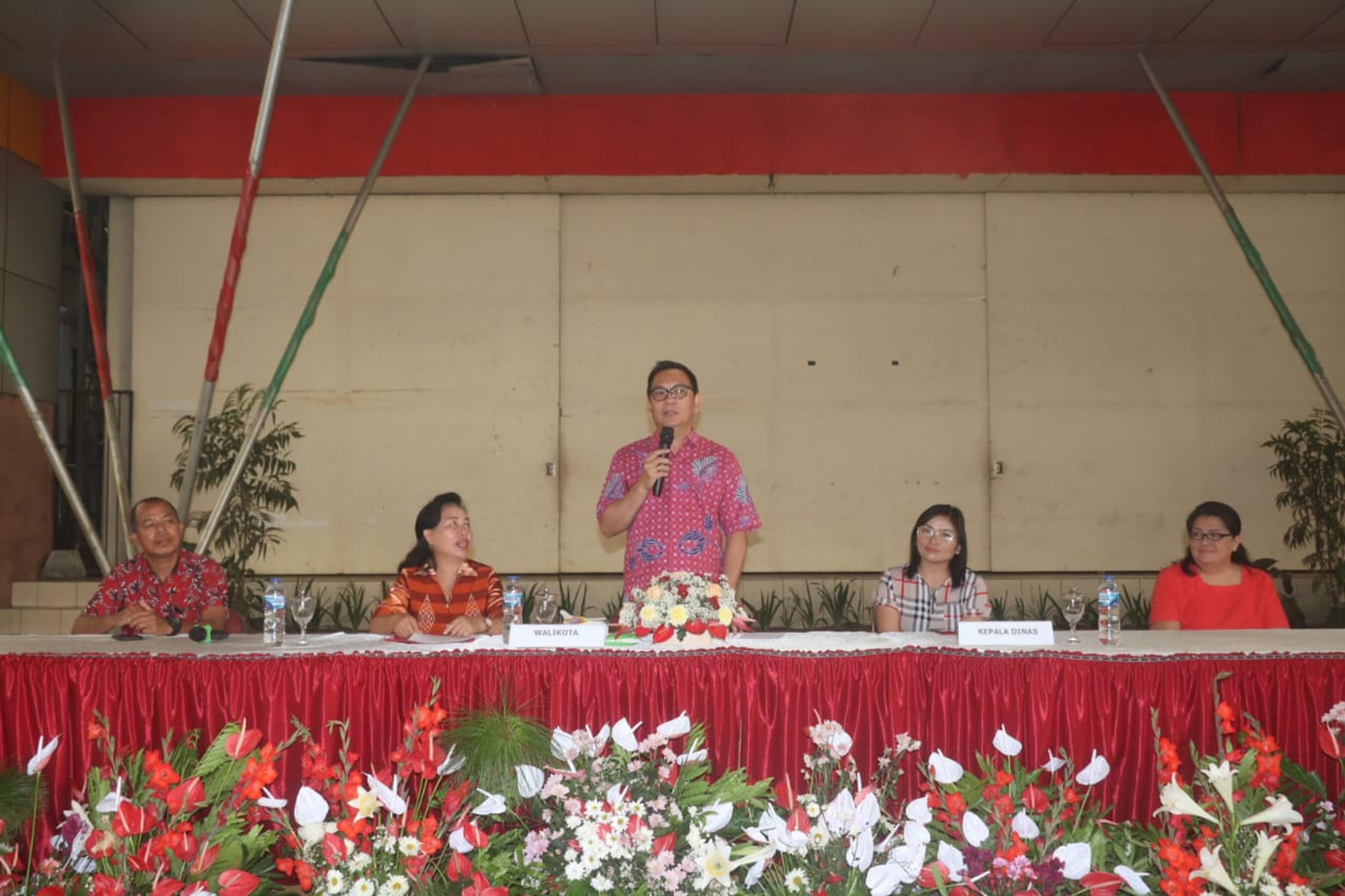 Caroll Senduk Cairkan Insentif Tiga Bulan Milik 385 Kader KB di Kota Tomohon