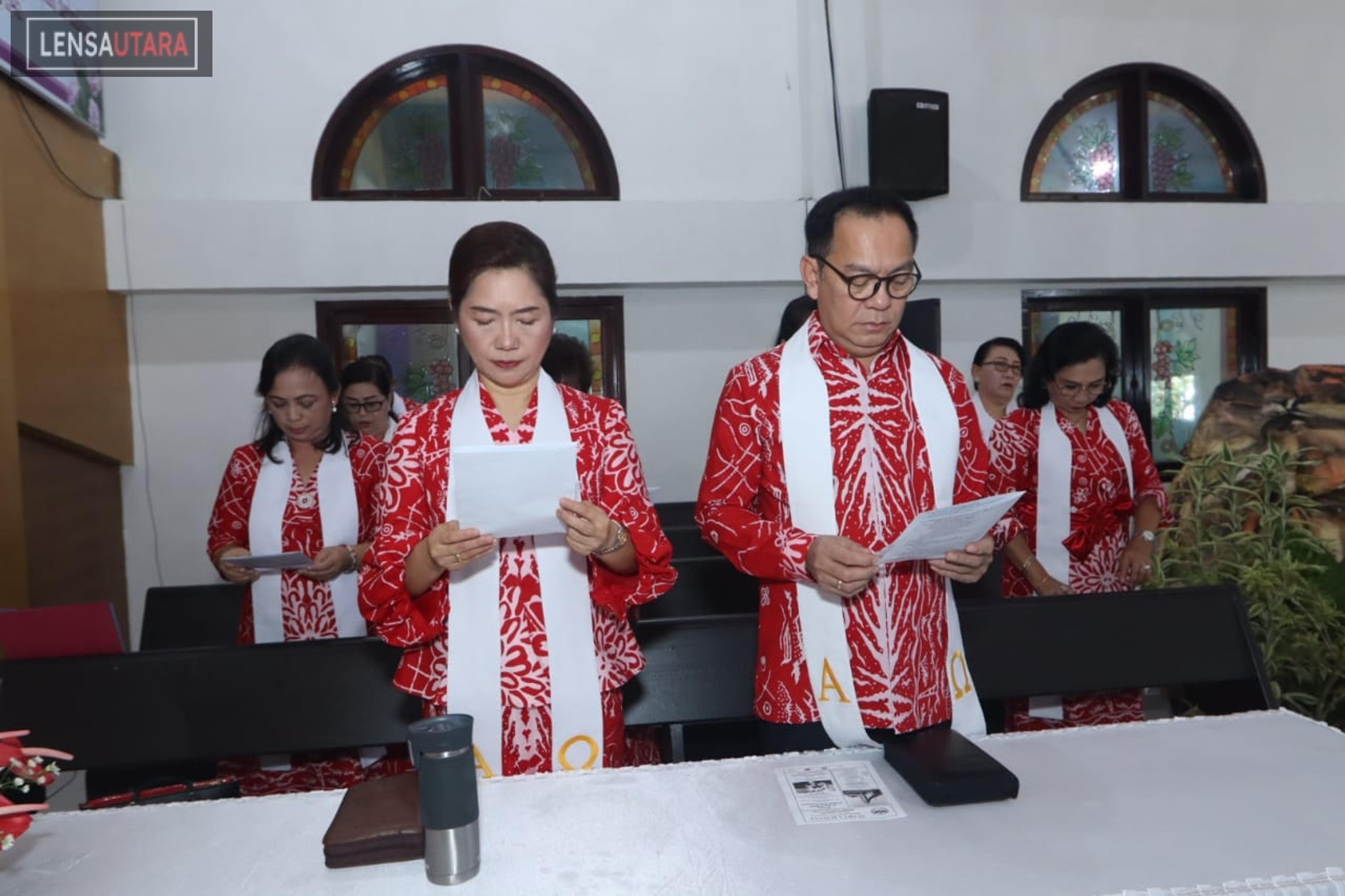 Pemkot Gelar Ibadah Perayaan Paskah di GMIM PNIEL Kakaskasen