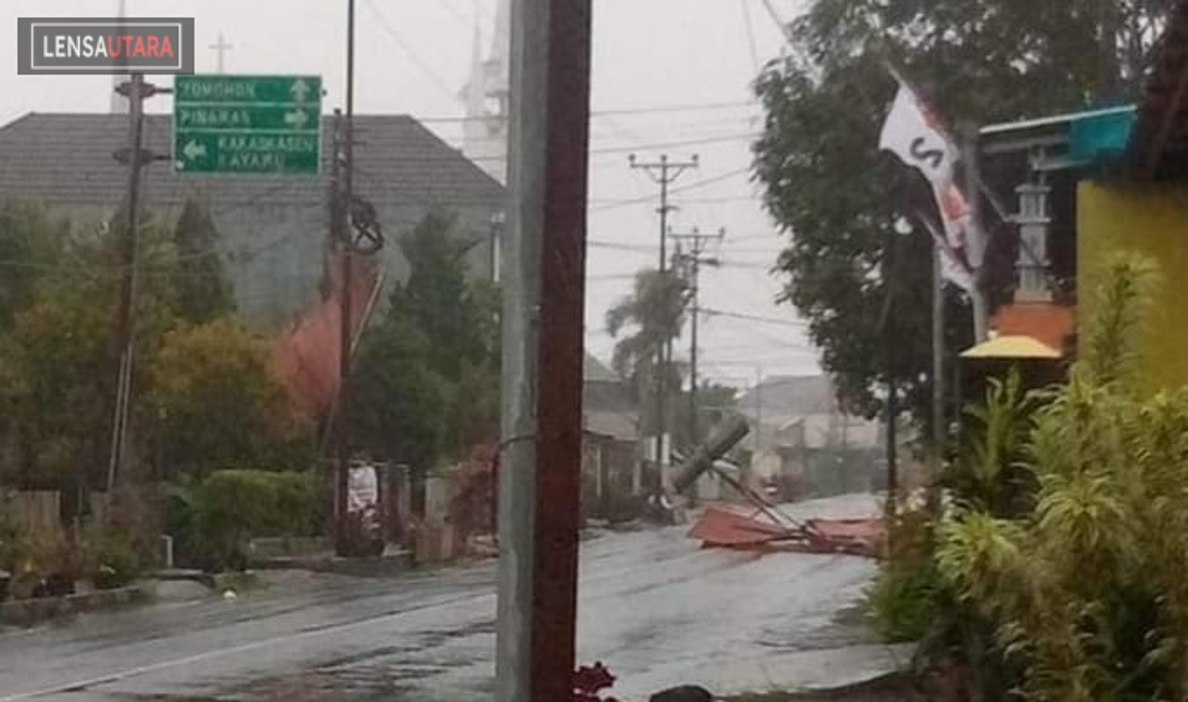Atap Rumah Timpah Kabel Listrik Akibatkan Listrik Padam di Woloan Raya