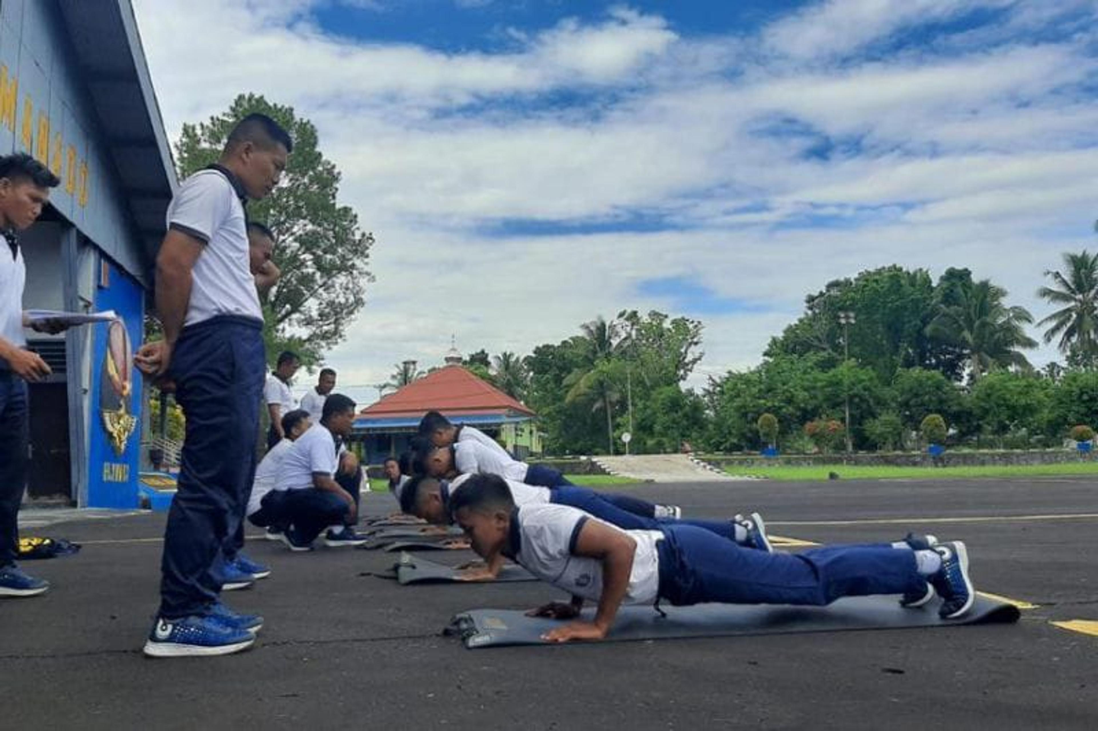 Lanudal Manado Laksanakan Uji Kesegaran Jasmani Tunjang Profesionalisme Personel