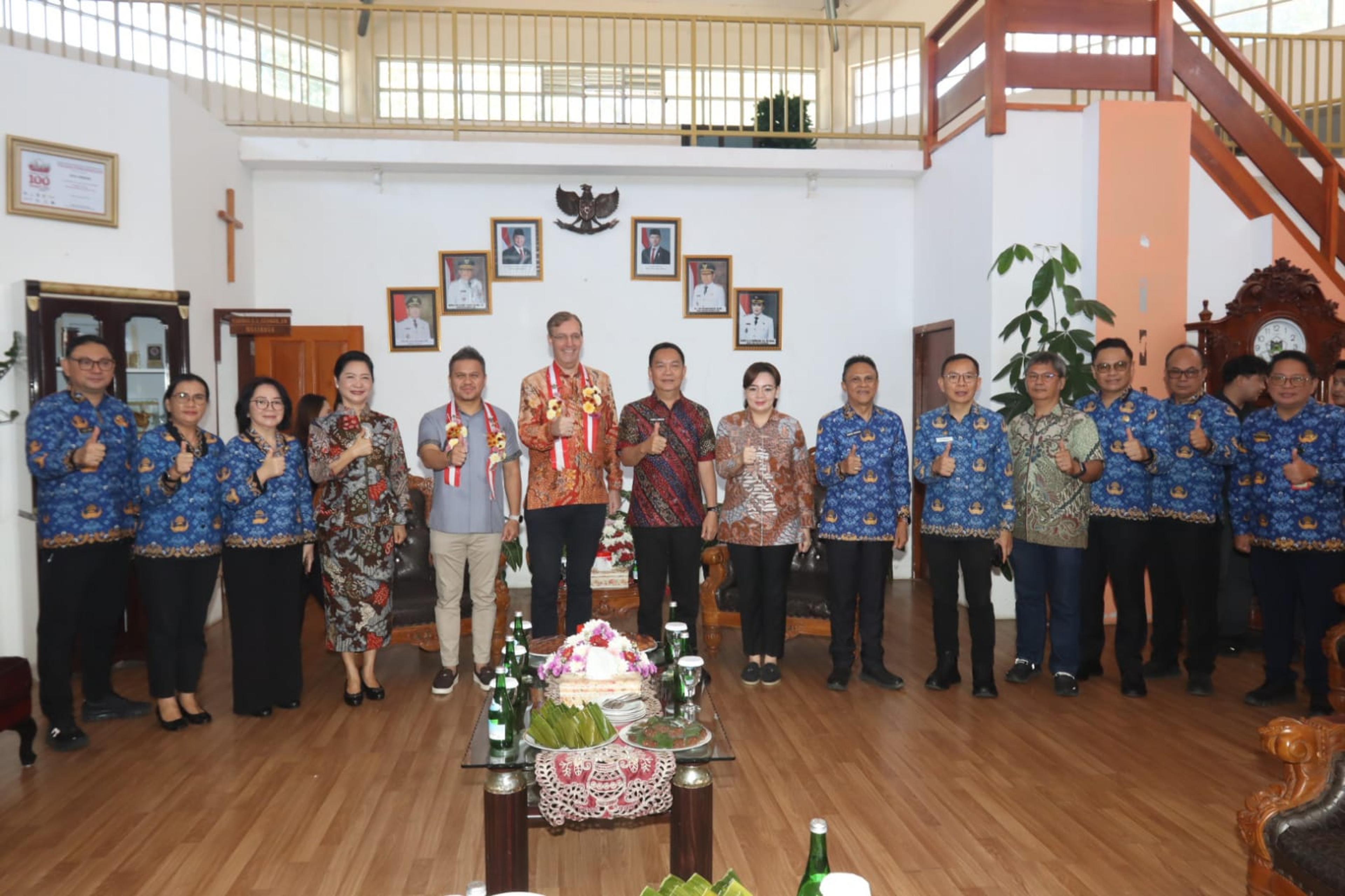 Wakil Dubes Belanda Keliling Tomohon Sambil Berdialog, Wali Kota Caroll Apresiasi