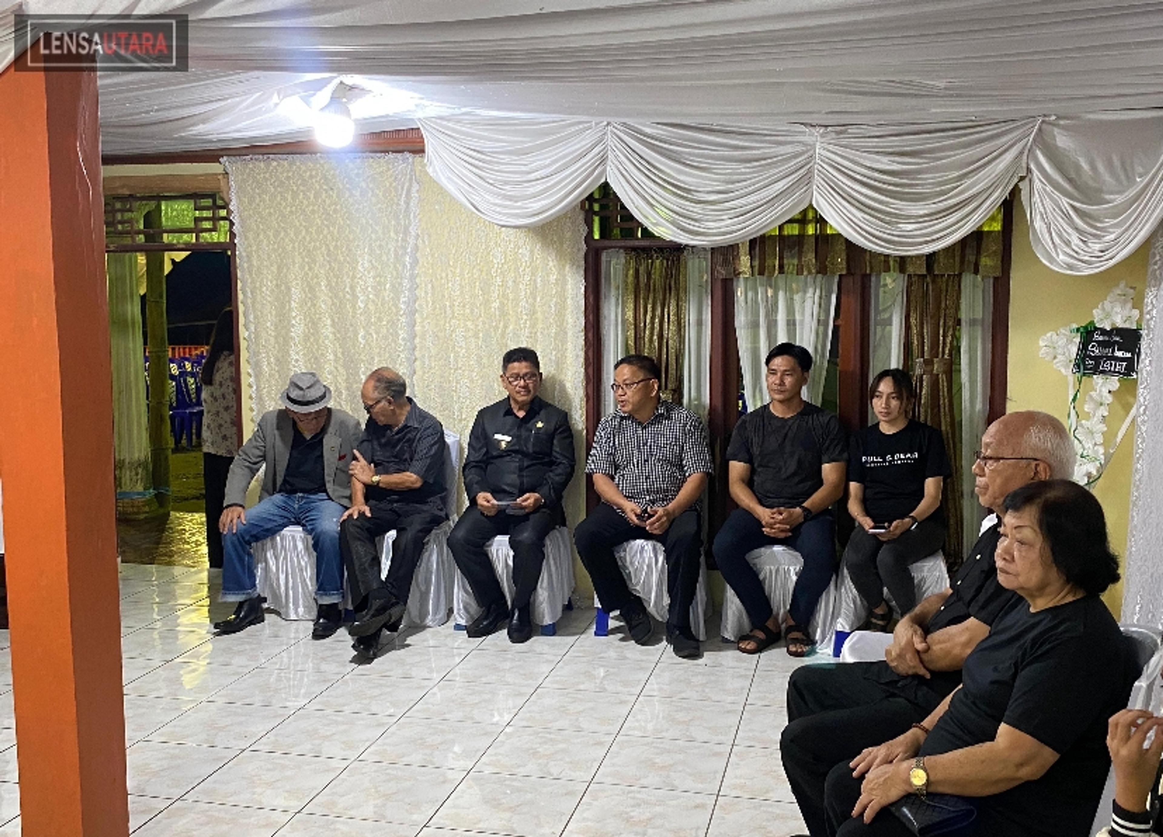 Pjs Walikota Tomohon Melayat di Rumah Duka Alm Martinus Ering