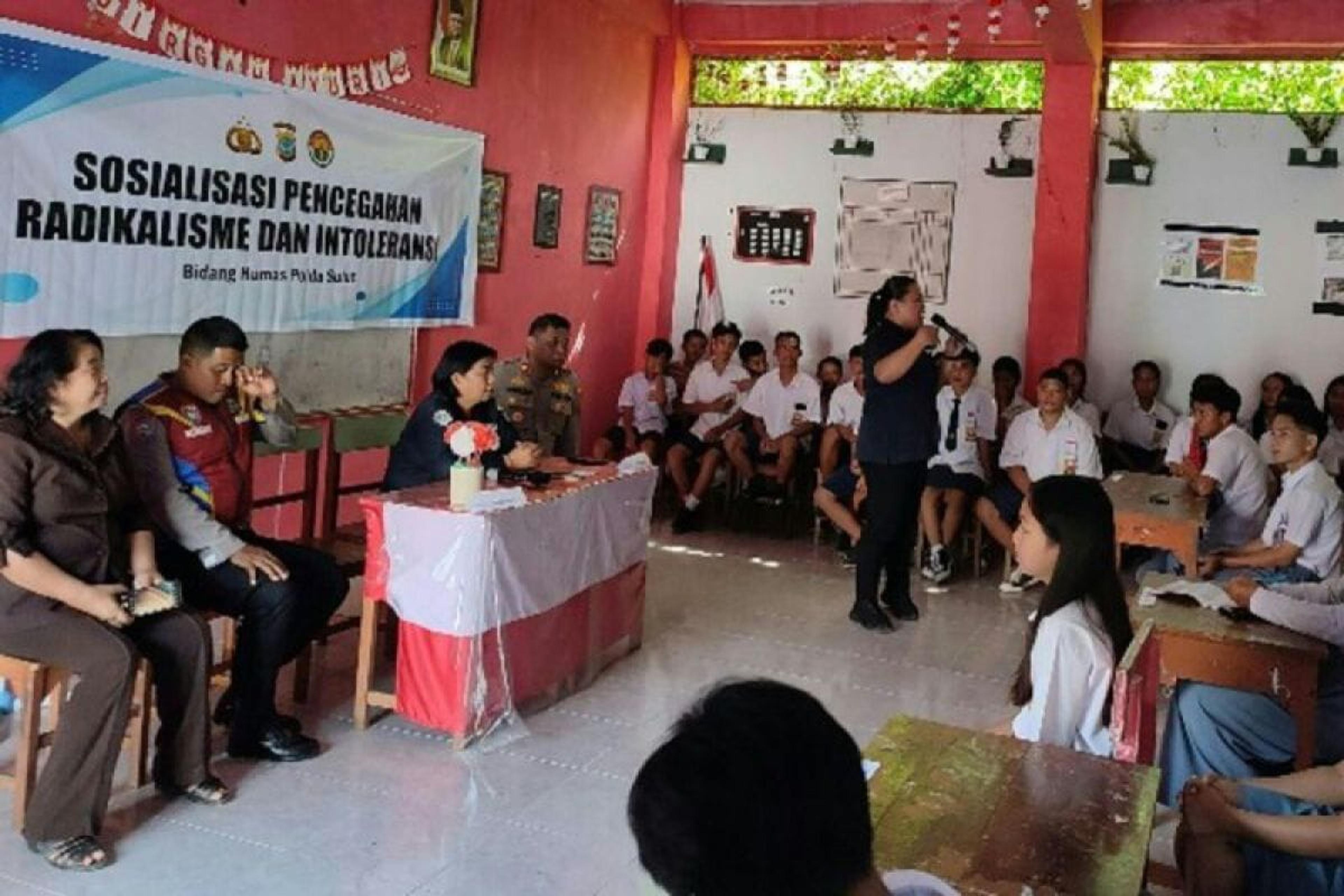 Humas Polda Sulut Sosialisasi Pencegahan Radikalisme-intoleransi ke Pelajar