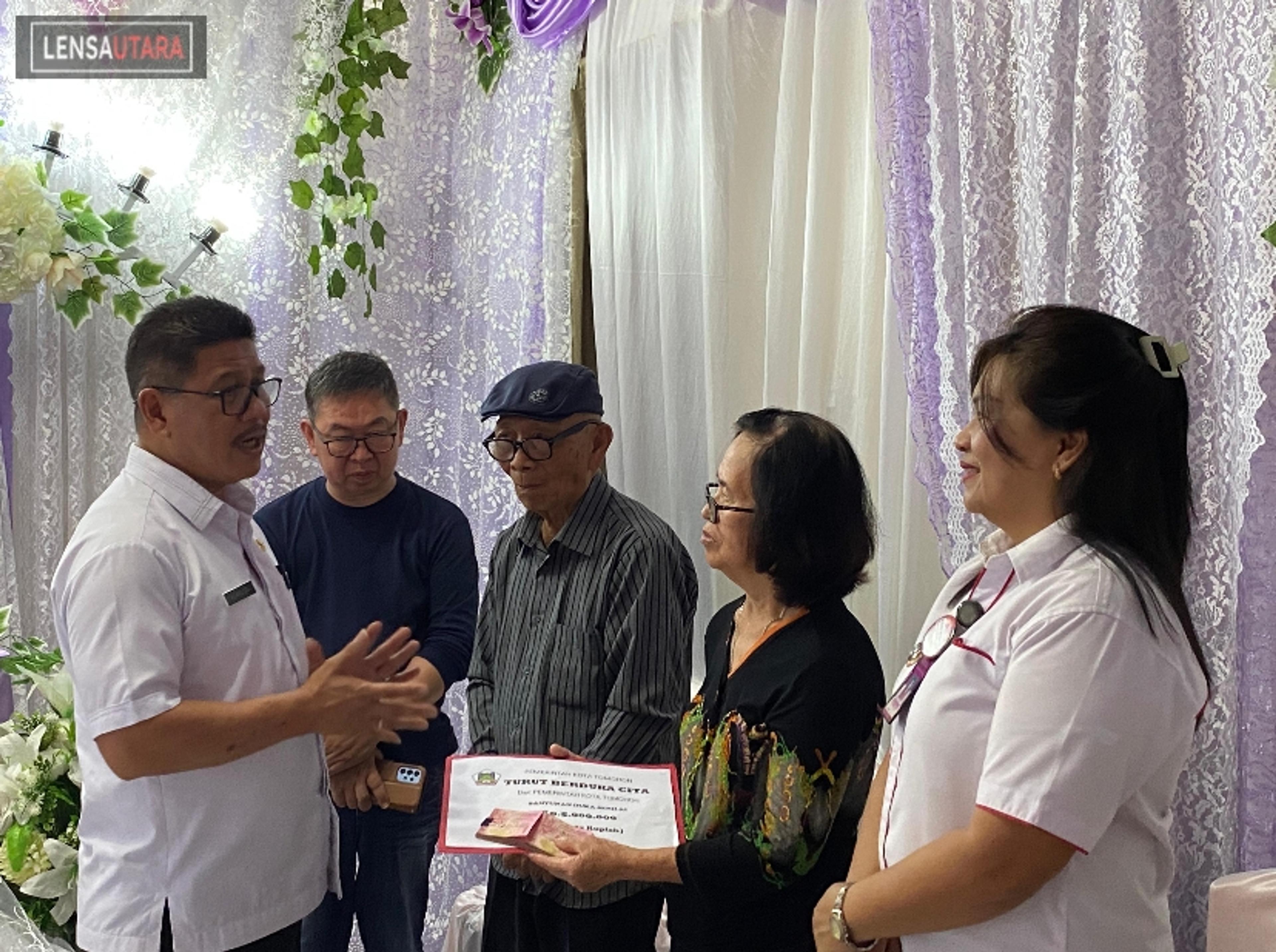 Pjs Walikota Tomohon Melayat di Rumah Duka Alm Billy Makal
