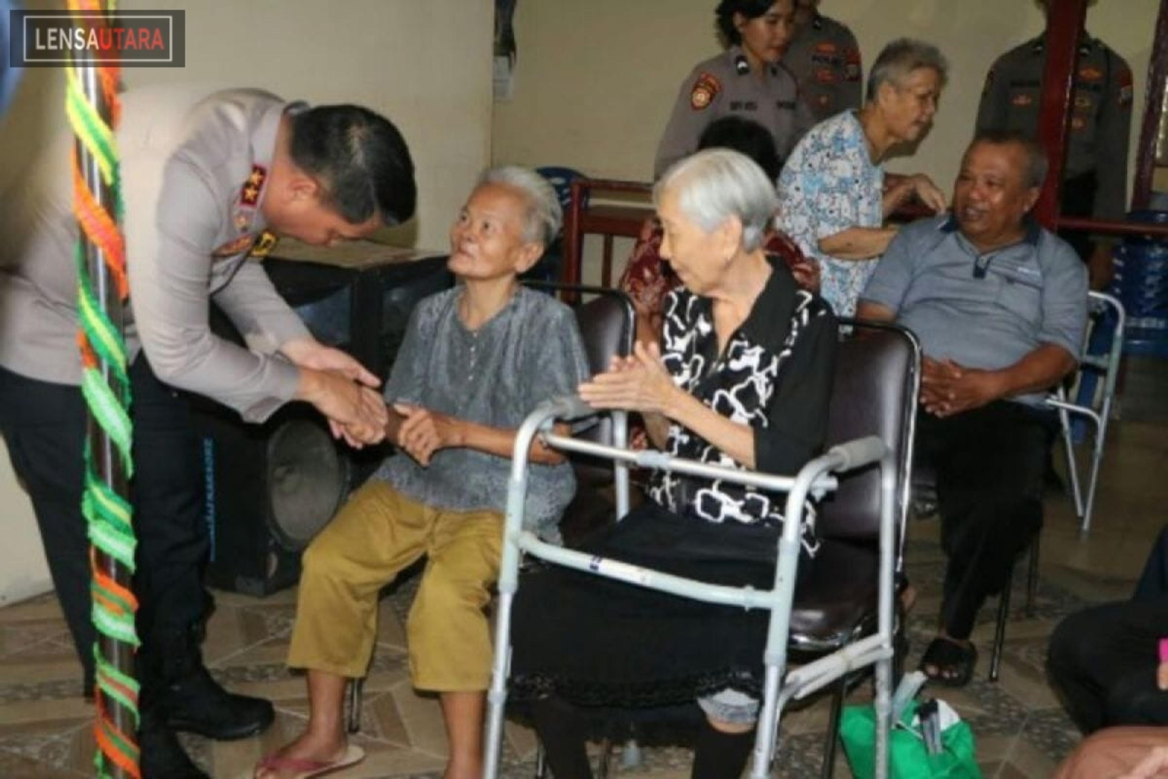 Kapolda Sulut Pimpin Bakti Sosial Tradisi Pembaretan Bintara Polri