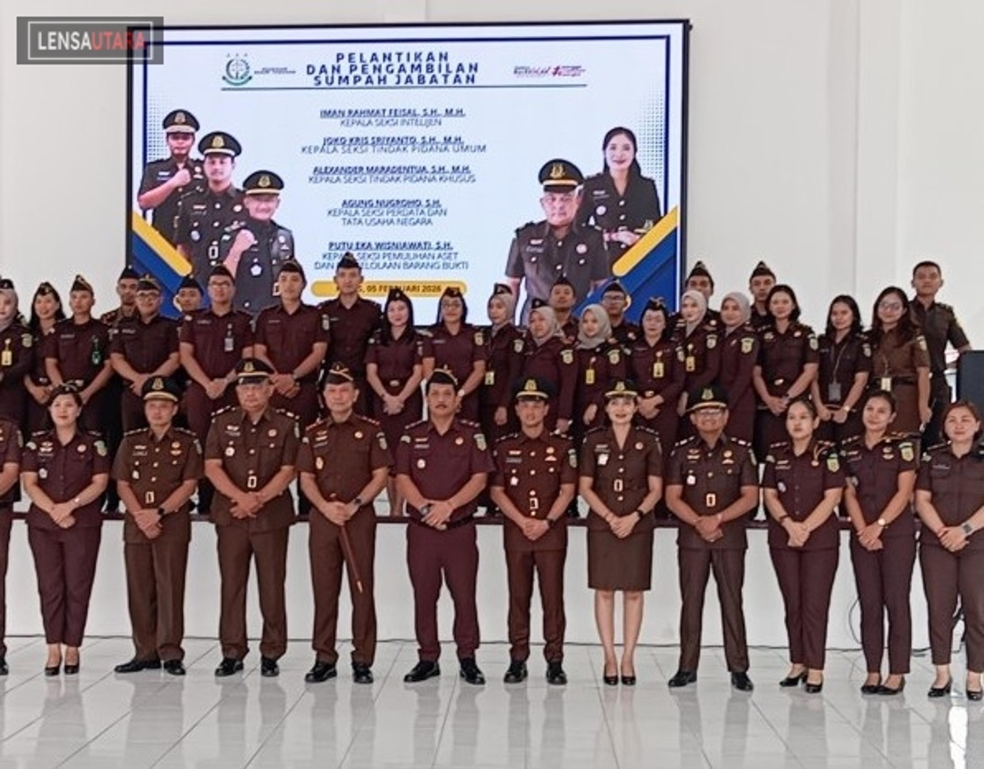 Kajari Tomohon Lantik Lima Pejabat Struktural Baru