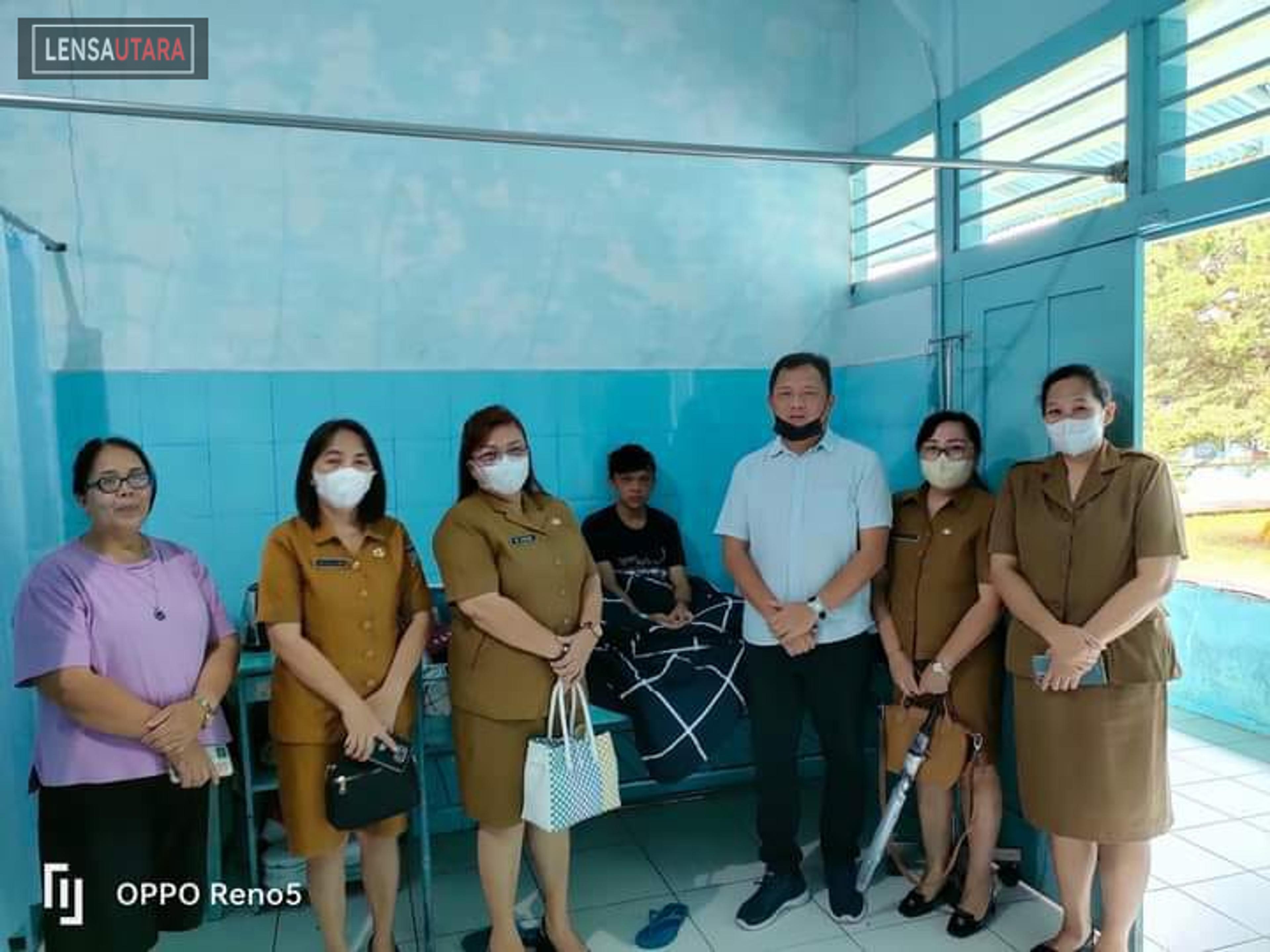 Anak Korban Penganiayaan di Langowan, Dijenguk Kadis P3A dan Anggota Dewan