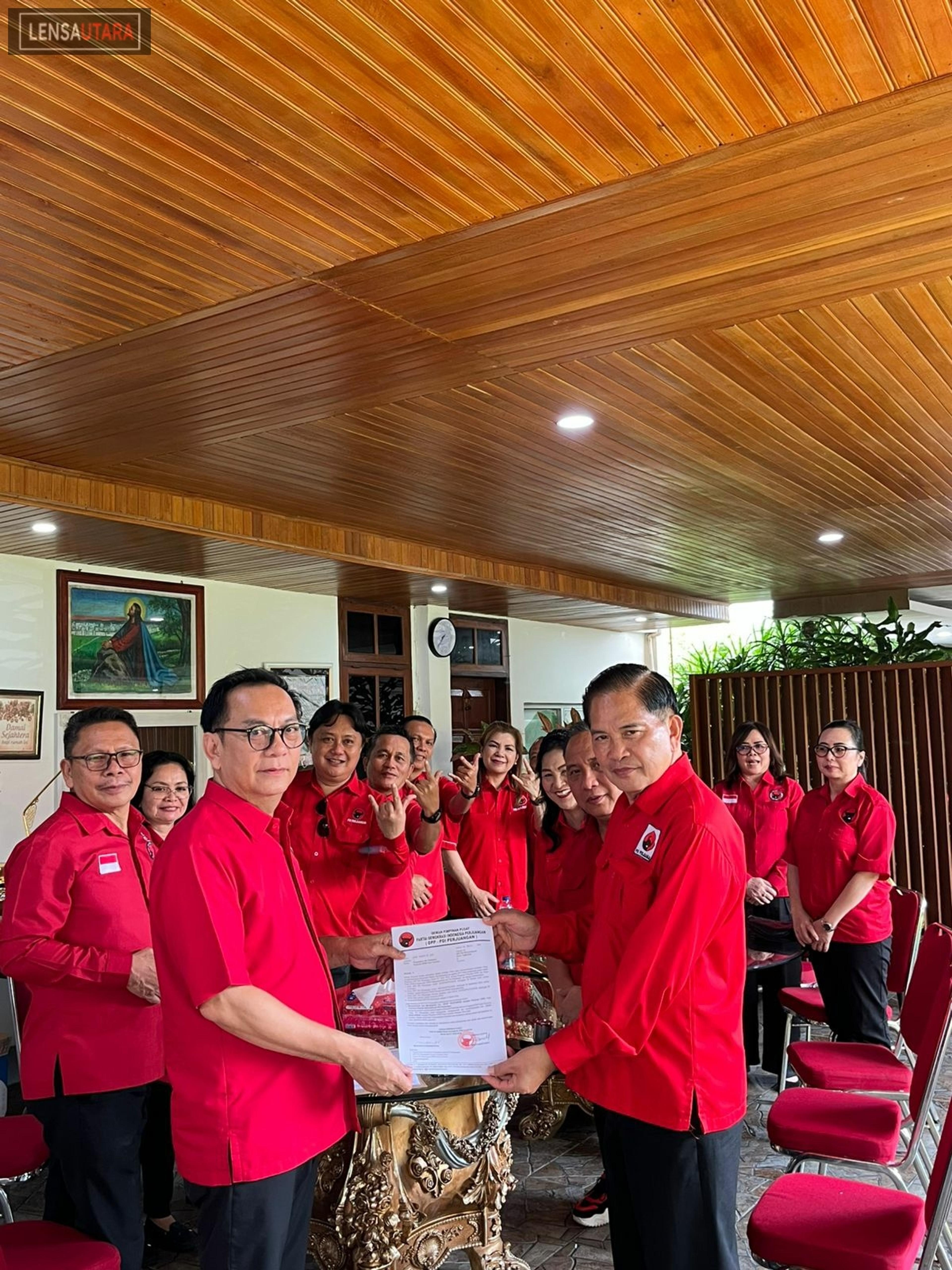 Jabatan Ketua DPRD Kota Tomohon Berganti dari Mono Turang kepada Johny Runtuwene