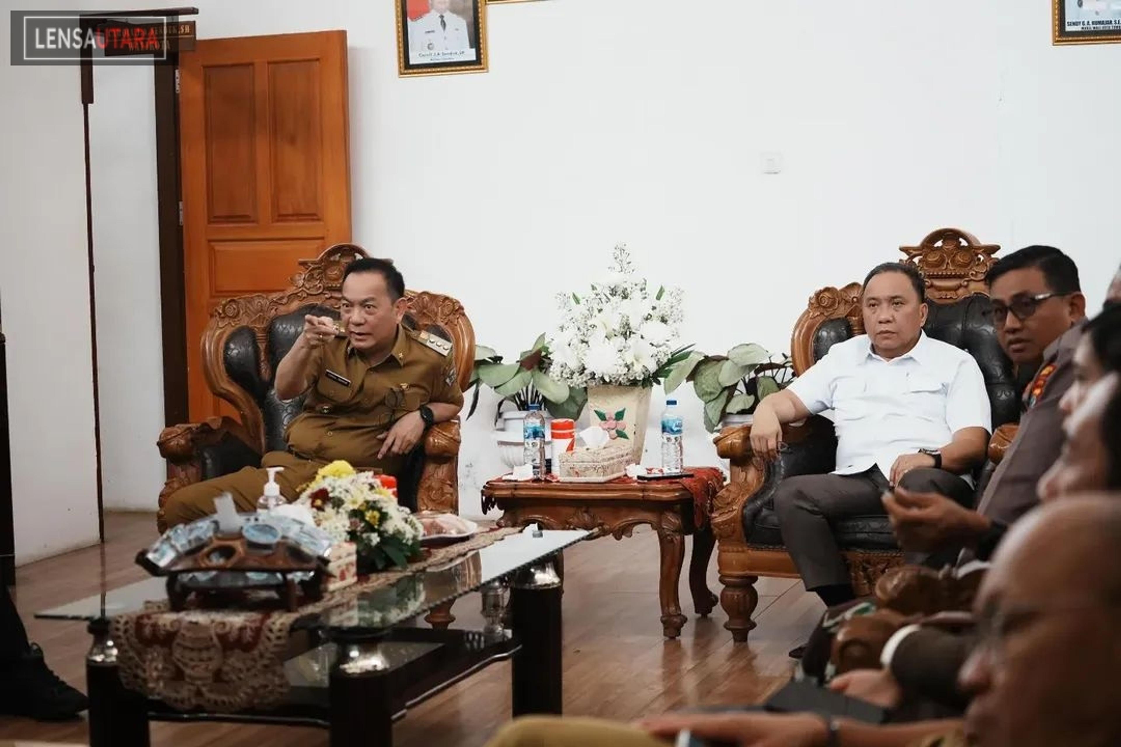 Terkait Situasi Terkini dan Pengendalian Inflasi, Walikota Tomohon Ikut Rapat dengan Mendagri Secara Zoom
