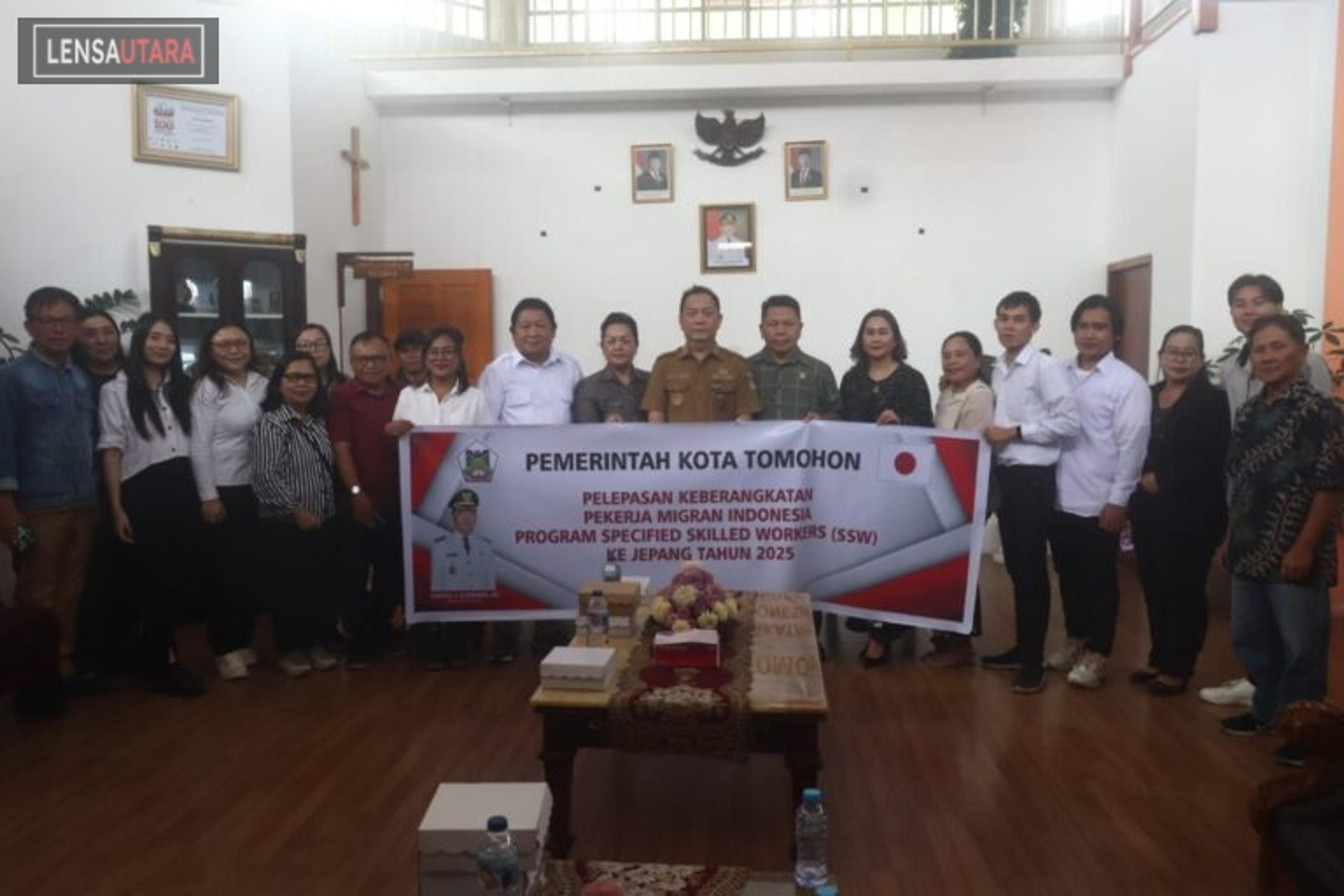 Calon Pekerja Migran asal Tomohon Tujuan Jepang Dilepas Walikota Caroll Senduk