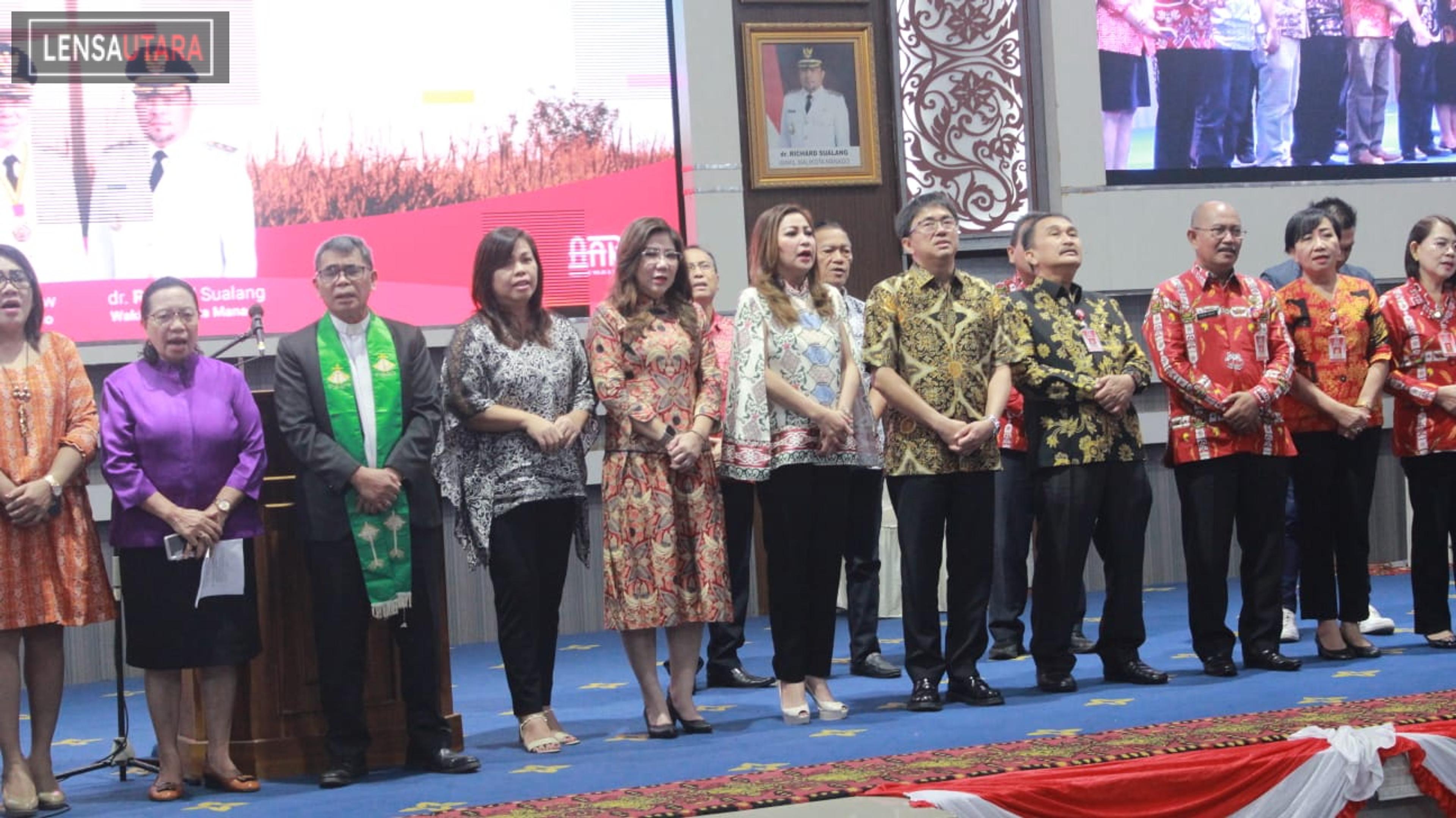 Mensyukuri Hari Pernikahan, Keluarga Andrei Angouw-Pinontoan Didoakan