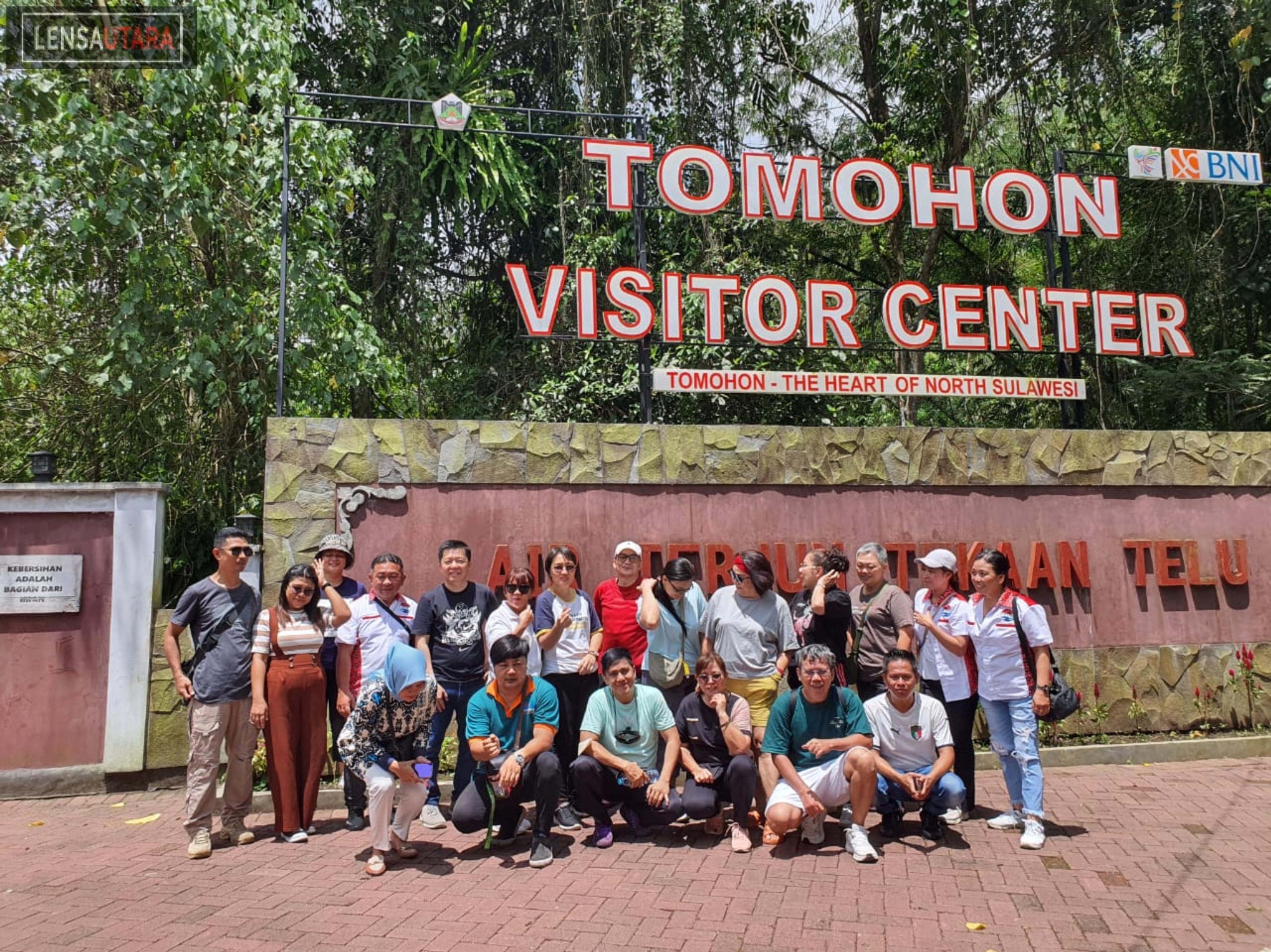 BPPD Tomohon & Stakeholder Pariwisata bersama Influencer Hiking ke Air Terjun Tekaan Telu Tinoor dan promosi Kampung Wisata Tinoor Satu