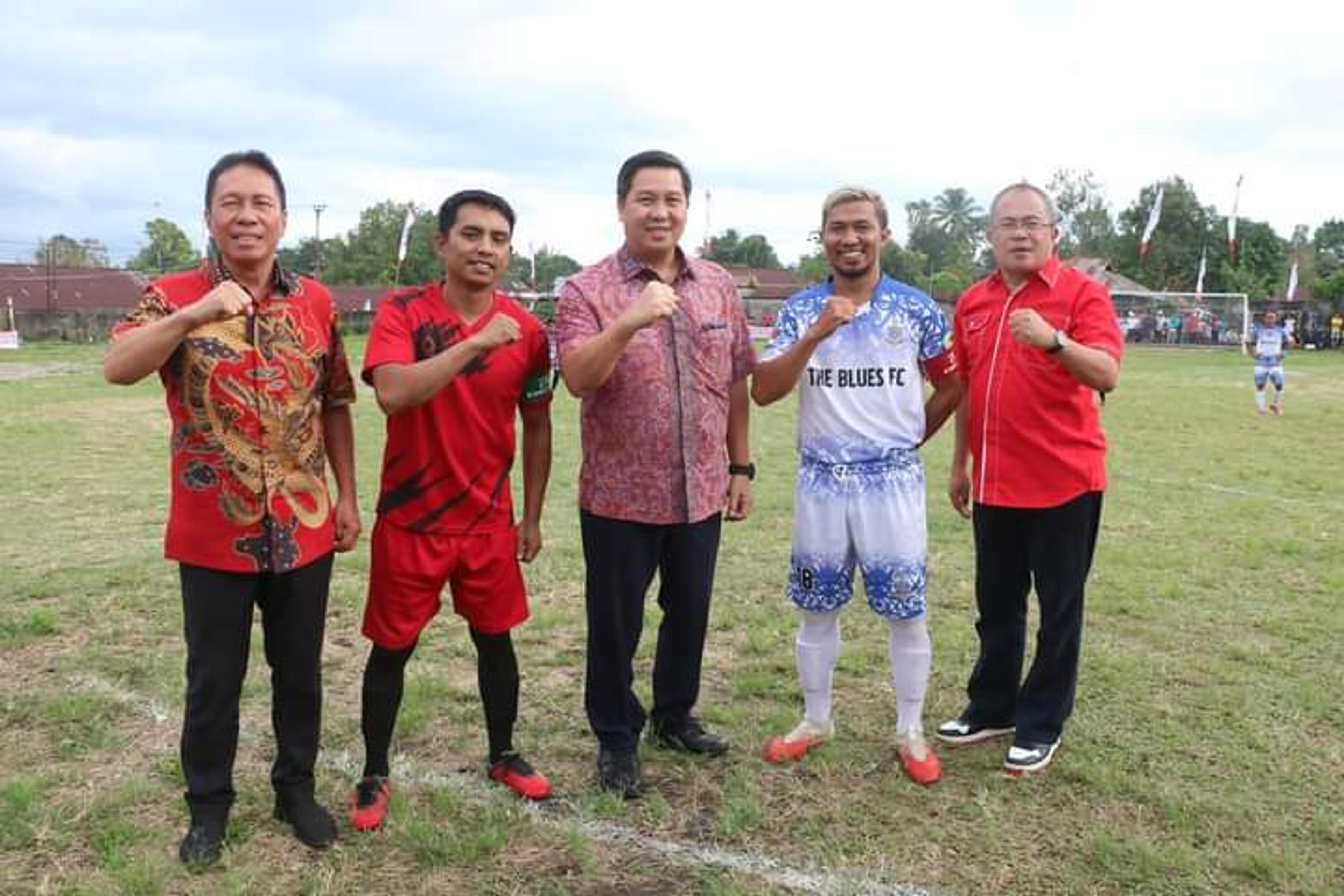 Wagub Steven Kandouw Buka Open Tournament Sepak Bola di Minsel