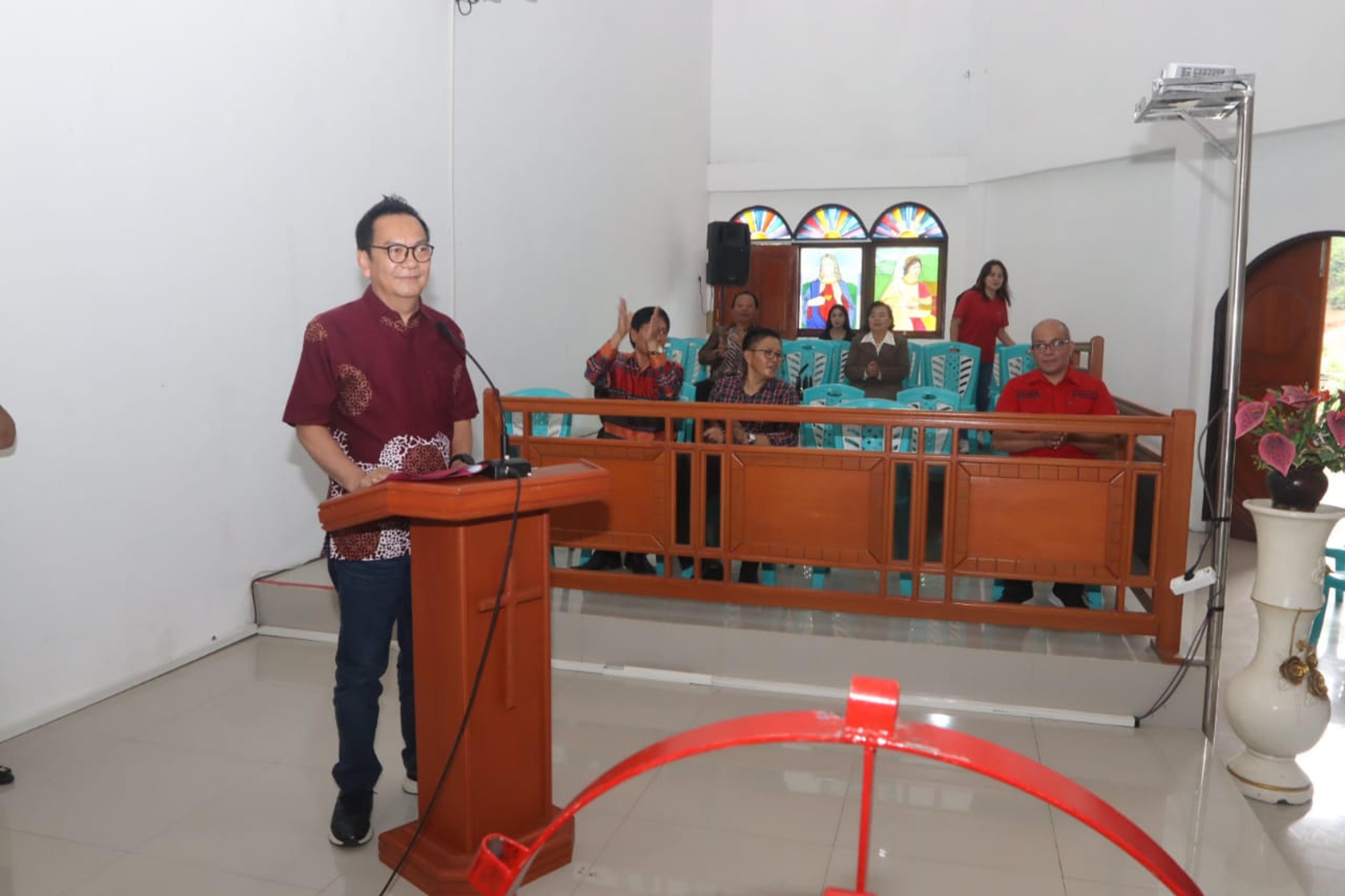 Hadiri Ibadah HUT Lansia, Walikota Caroll Ingatkan Hak Pilih pada Pemilu 2024
