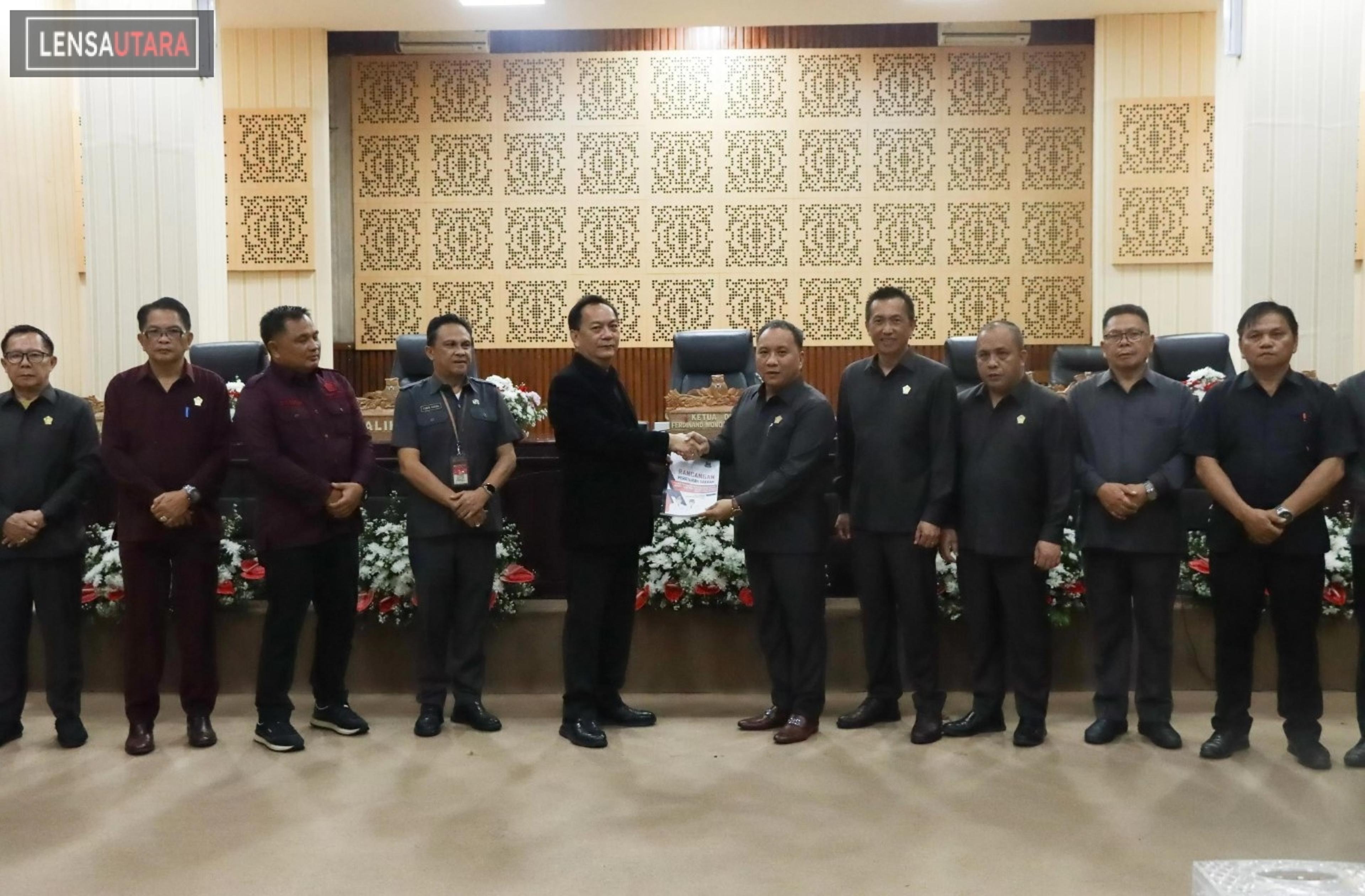 Walikota Caroll Apresiasi Laporan Bapemperda dalamRapat Paripurna DPRD Tomohon