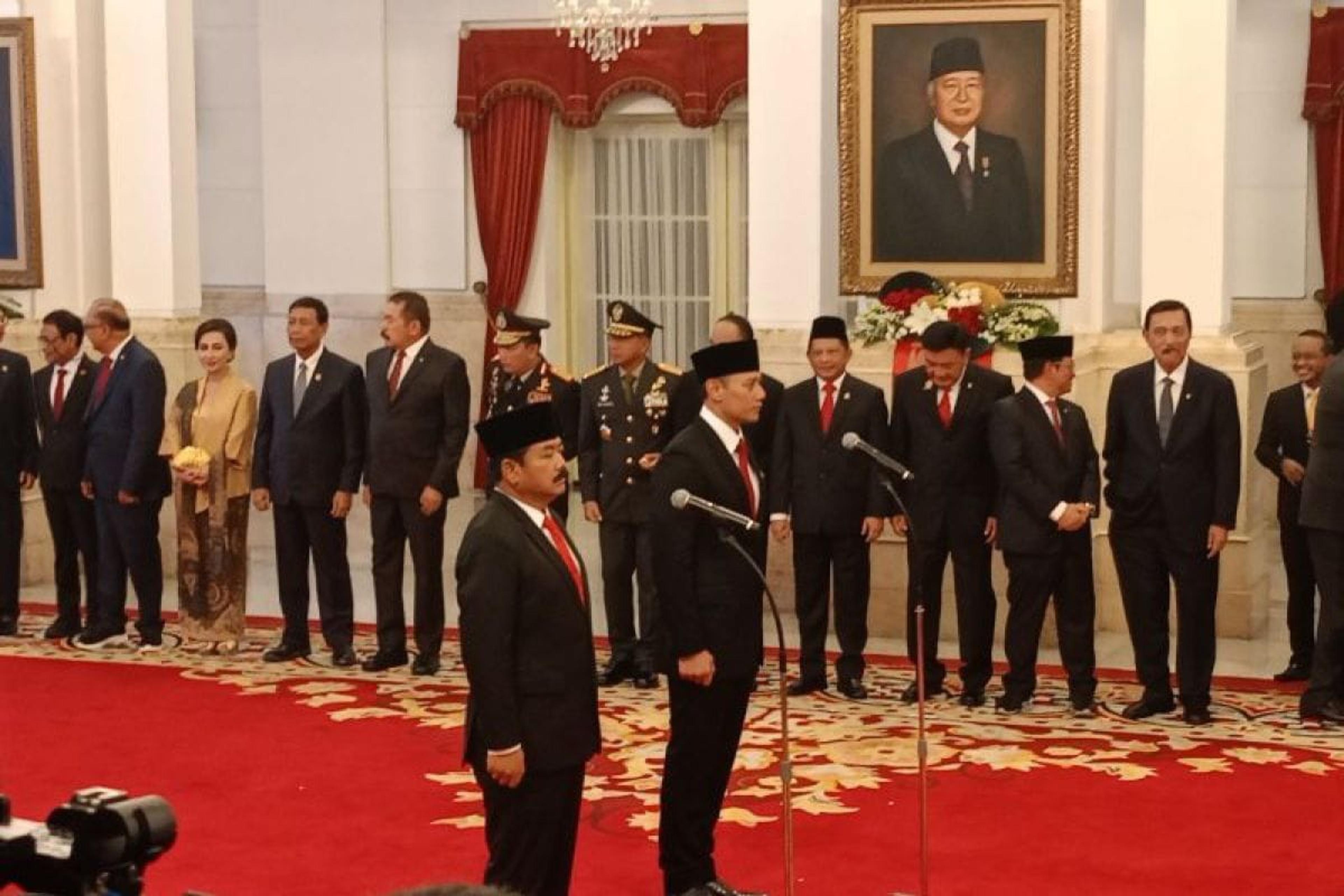 Jokowi Lantik Hadi Tjahjanto Jadi Menkopolhukam dan AHY Menteri ATR/BPN