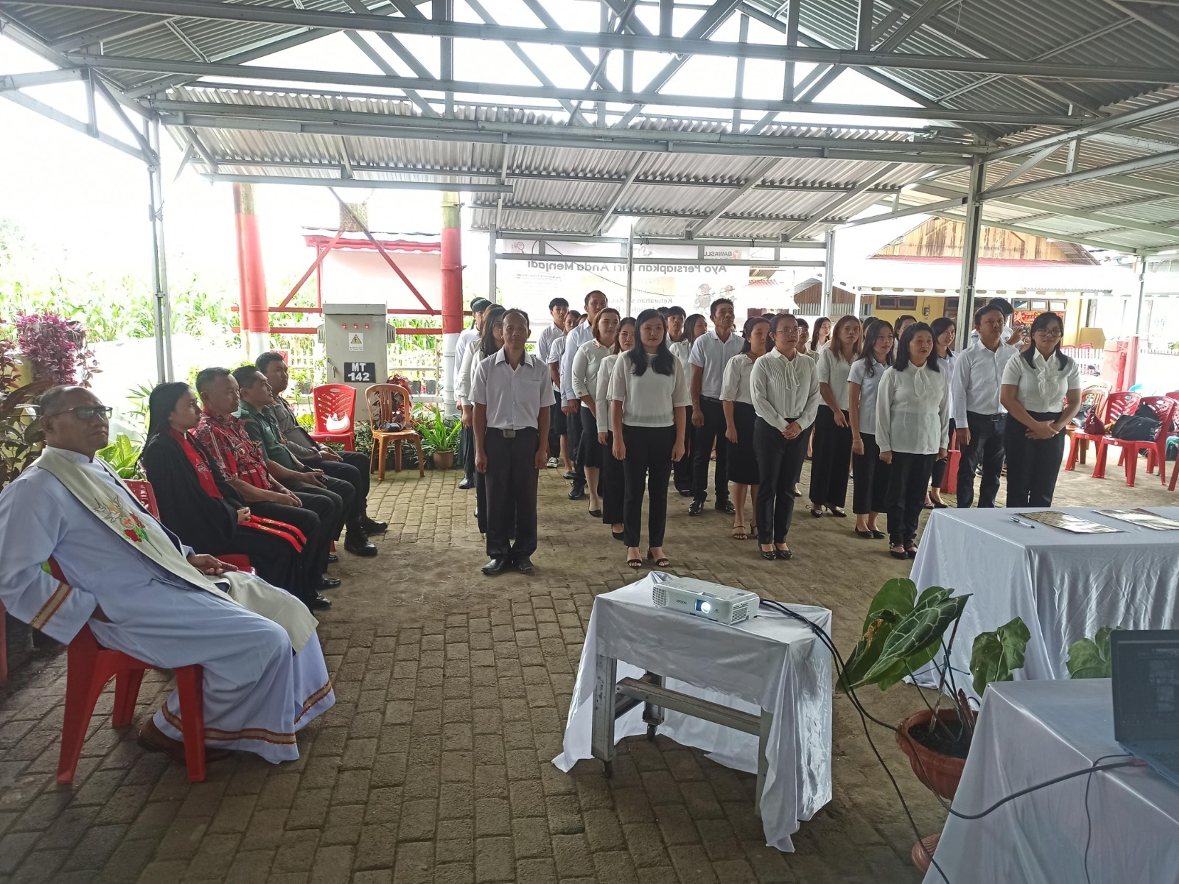 35 Anggota KPPS Dilantik oleh PPS Kelurahan Woloan 1 Utara
