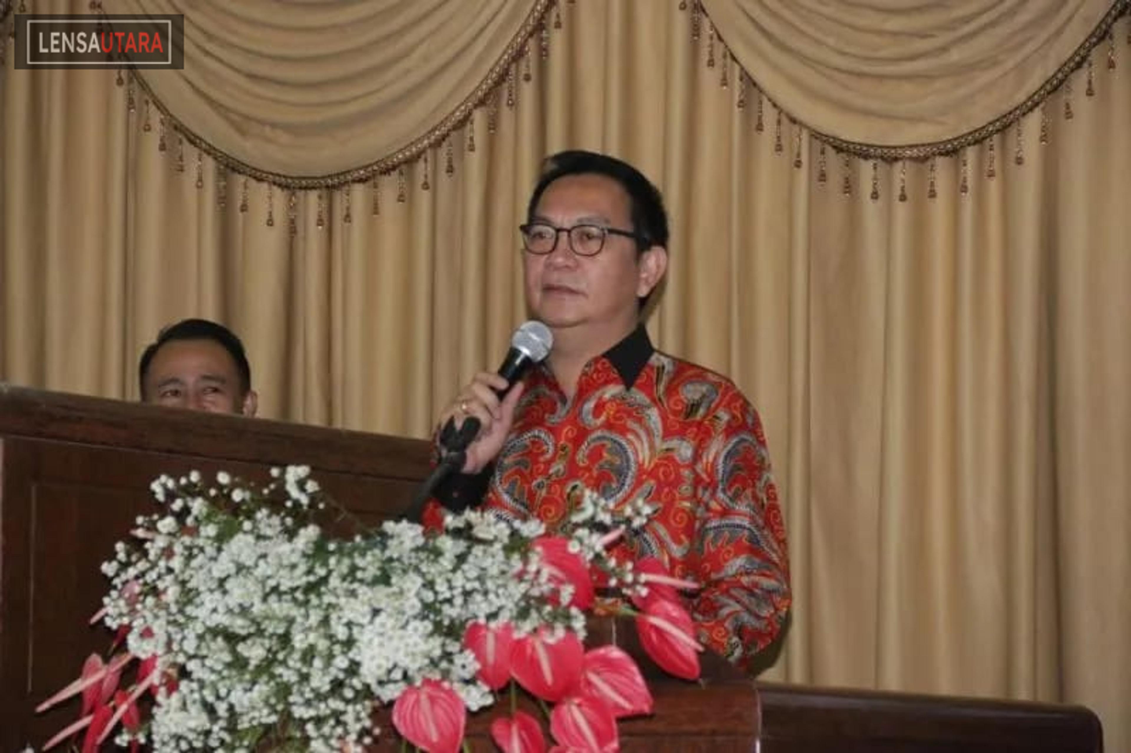 800 Tukang Ojek Tomohon Terima Hadiah Natal dari Pemkot