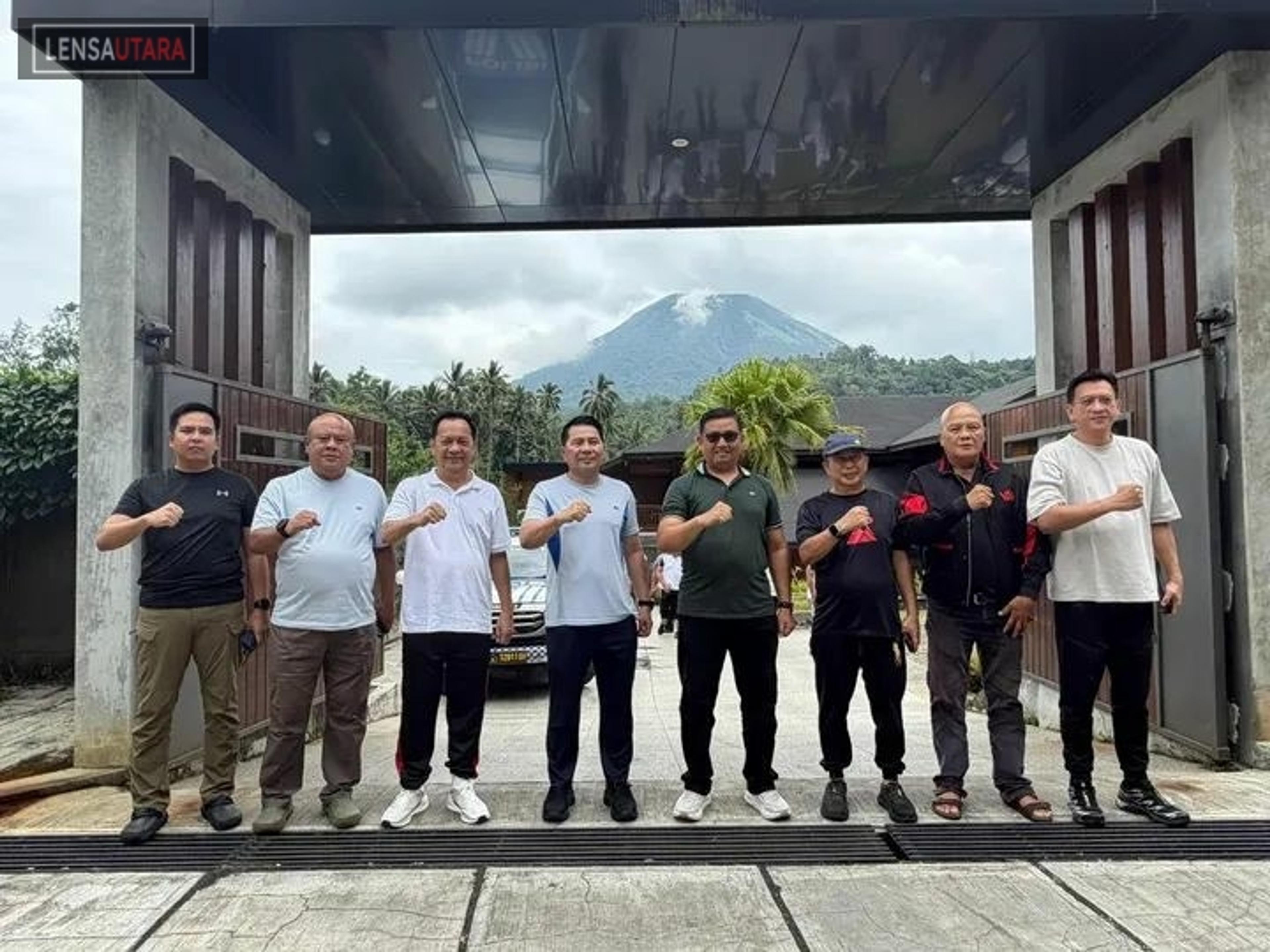 Jalan Sehat di Kawasan Woloan Diikuti Kapolda Sulut dan Wali Kota Tomohon
