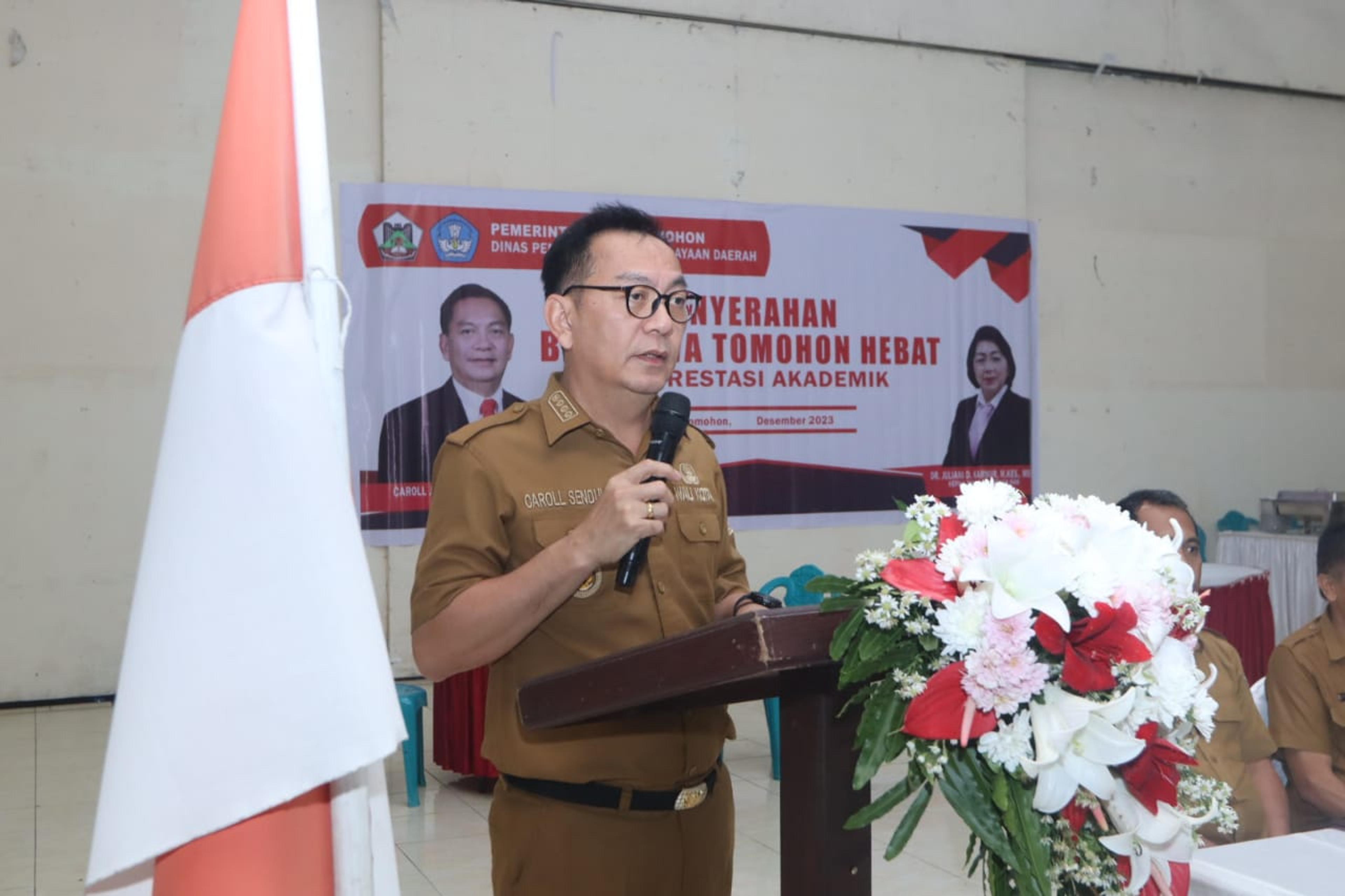 Pemkot Salurkan Beasiswa Tomohon Hebat