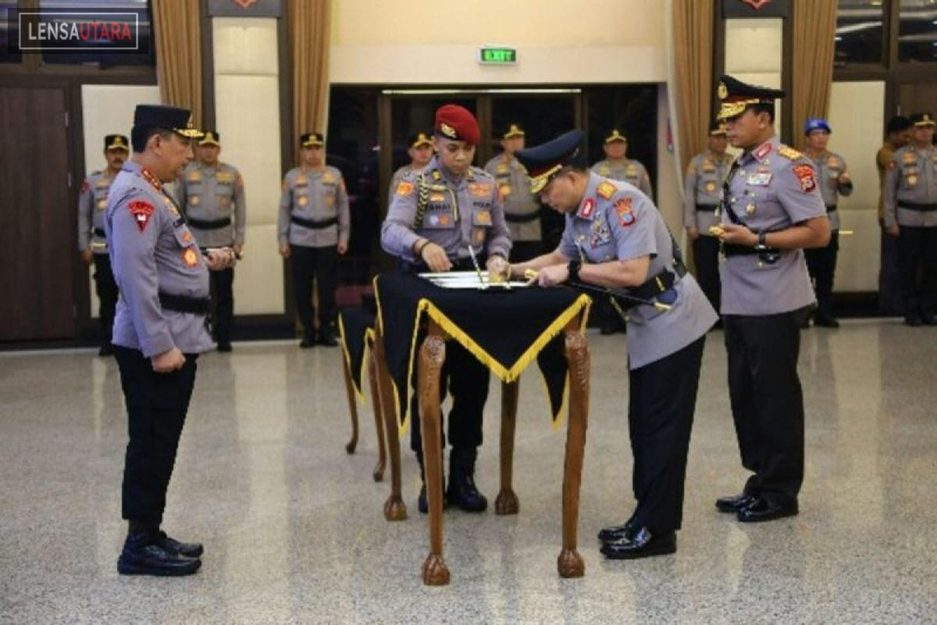 Kapolri Lantik Irjen Pol Roycke Langie sebagai Kapolda Sulut Gantikan Irjen Pol Yudhiawan