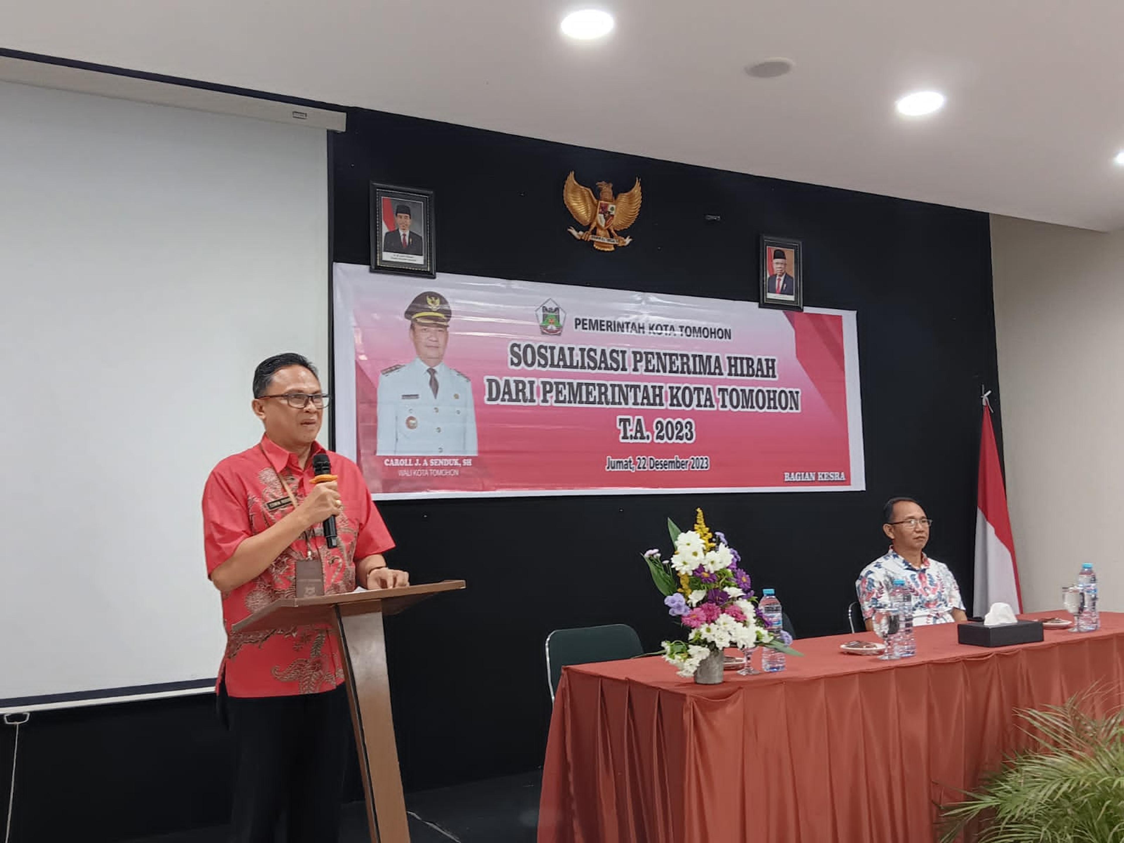 Roring Ajak Penerima Hibah Terus Dukung Program Pemkot Tomohon